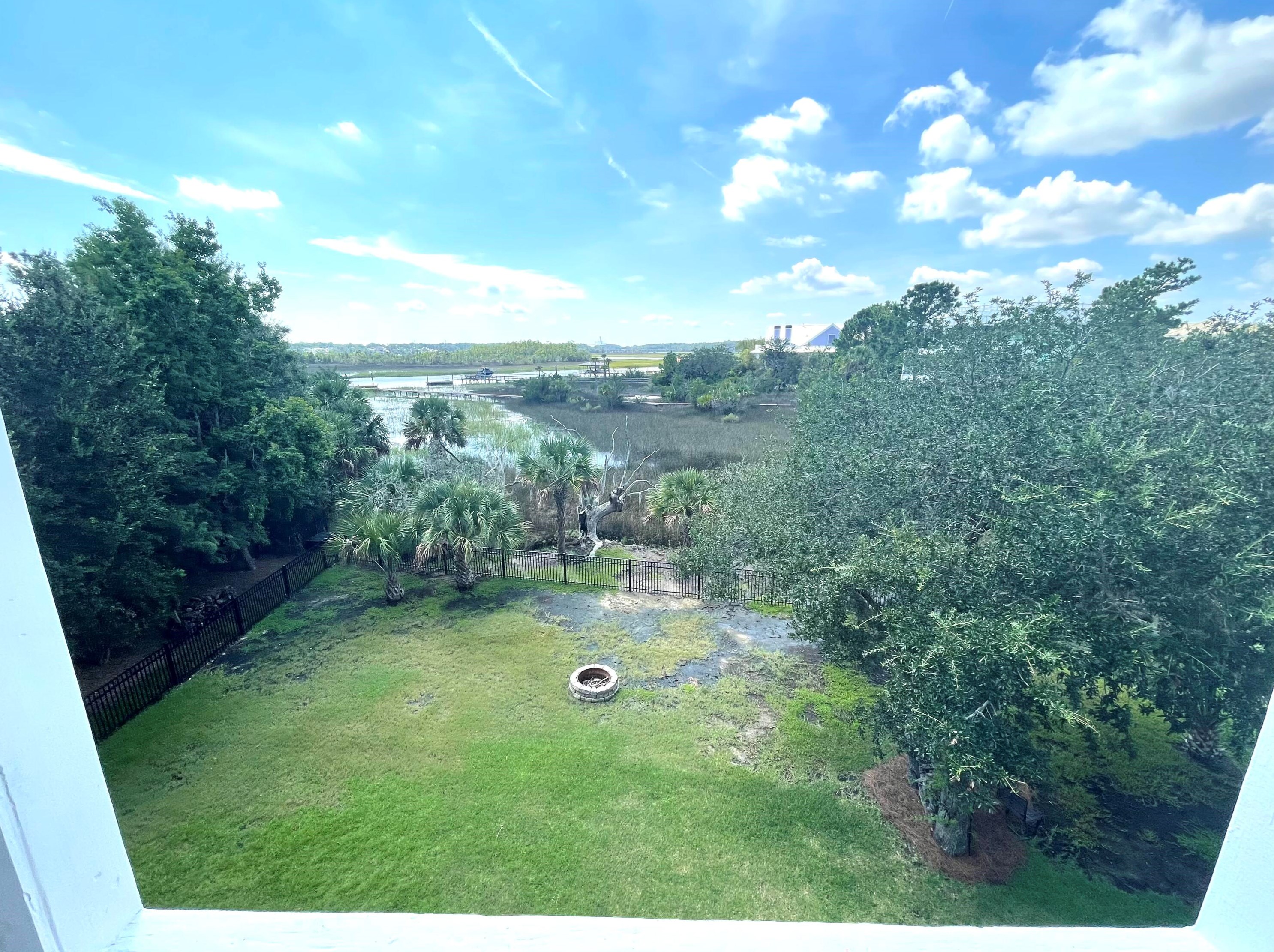 1531 Creek Side Way, Charleston SC  29492-8267 exterior