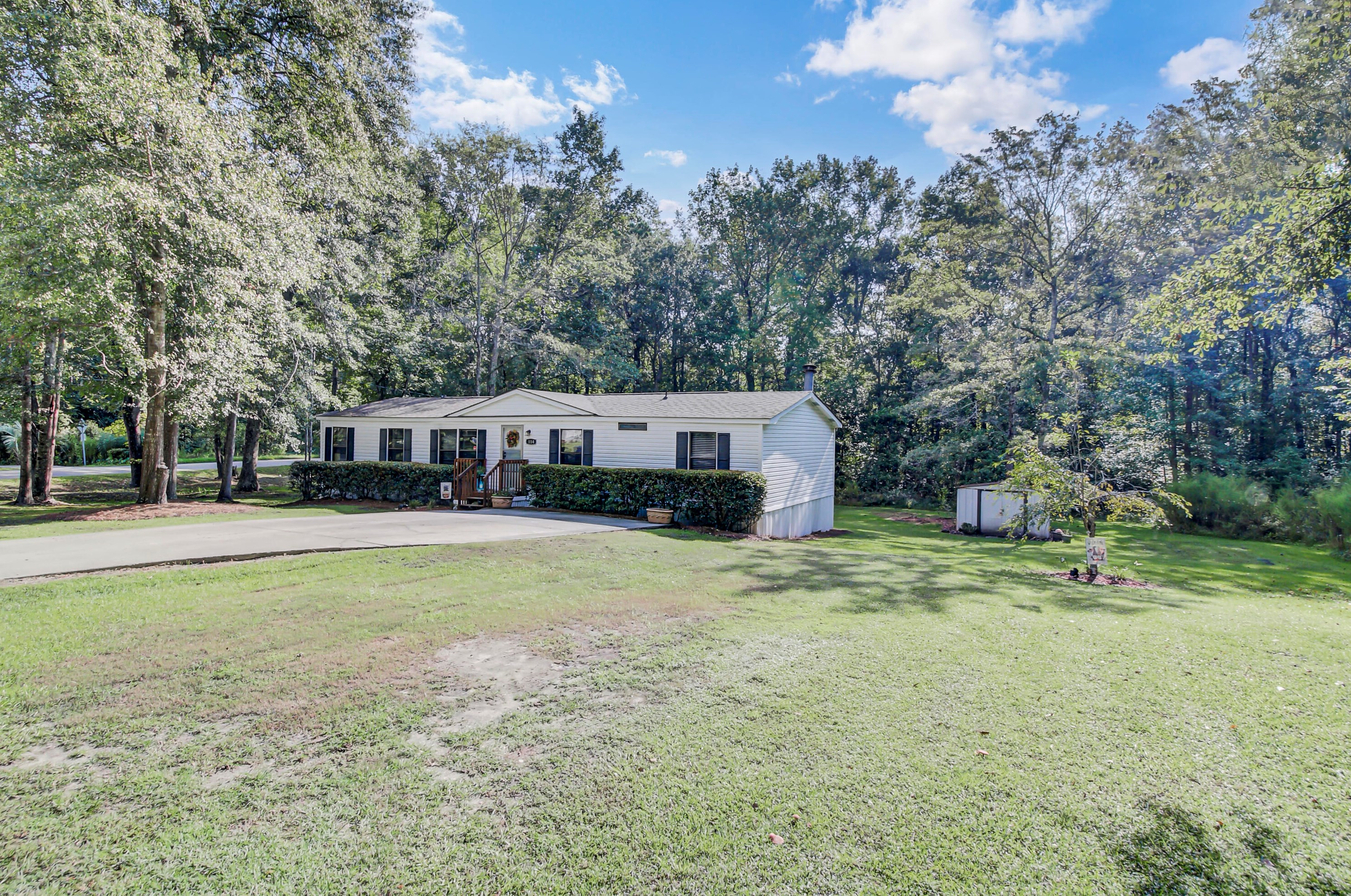 114 Big Oak Ln, Summerville, SC 29485-7325