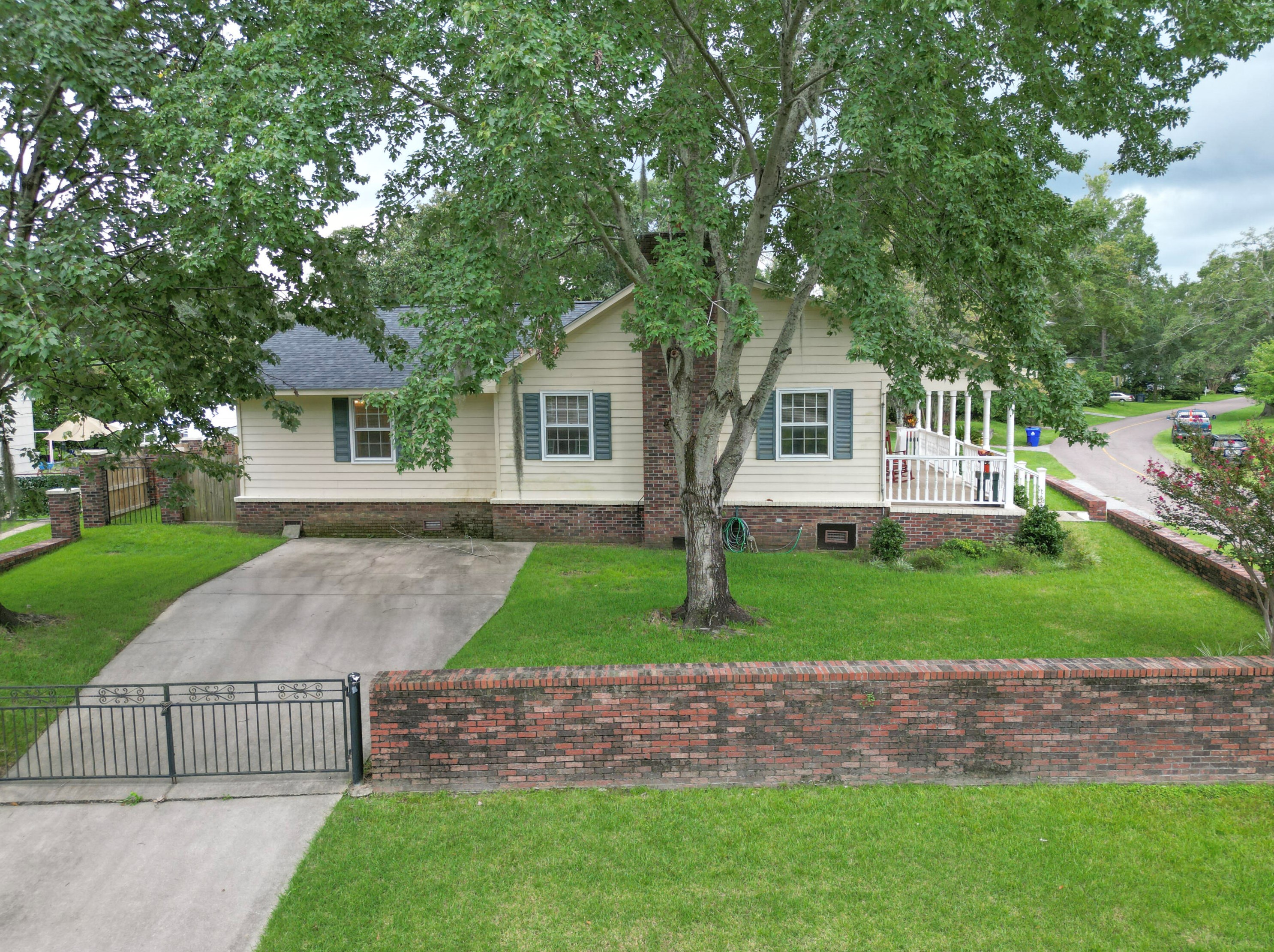 4824 Parkside Dr, Charleston, SC 29405-4629