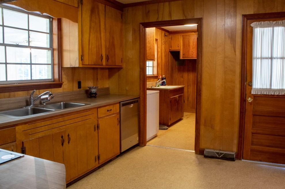 1172 Bennett Cir, Holly Hill, SC 29059-2721