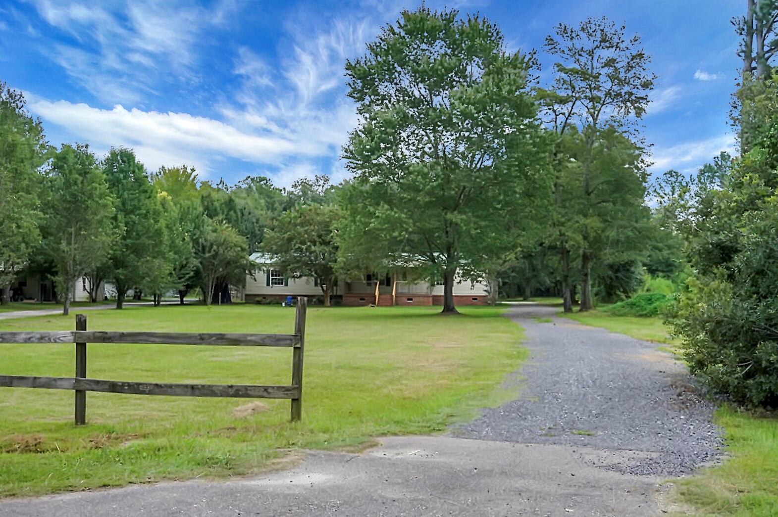 624 Coral Acres Dr, Moncks Corner, SC 29461-7789
