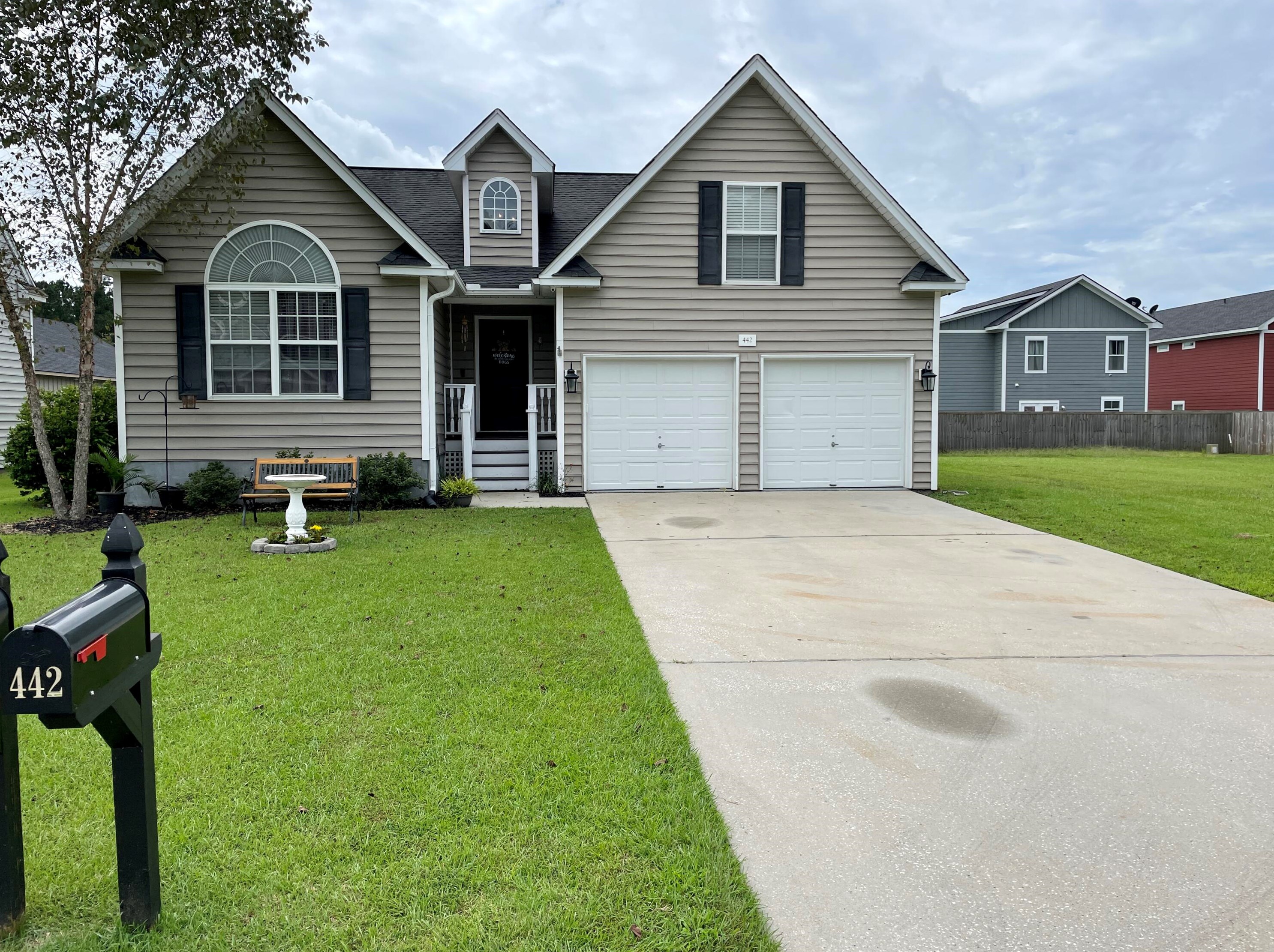442 Sablewood Dr, Huger, SC 29450-8500