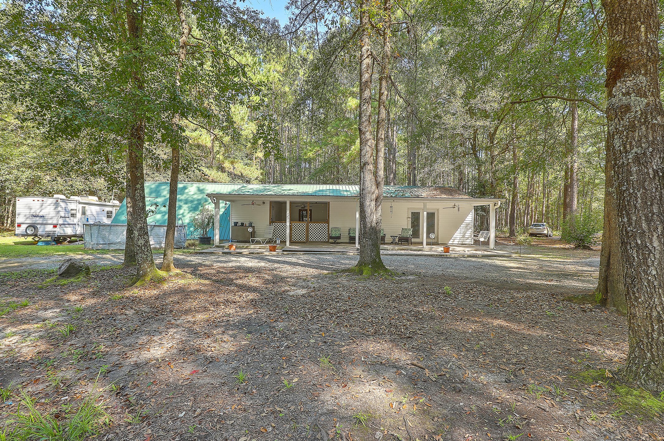 286 Pork Chop Ln, Bonneau, SC 29431
