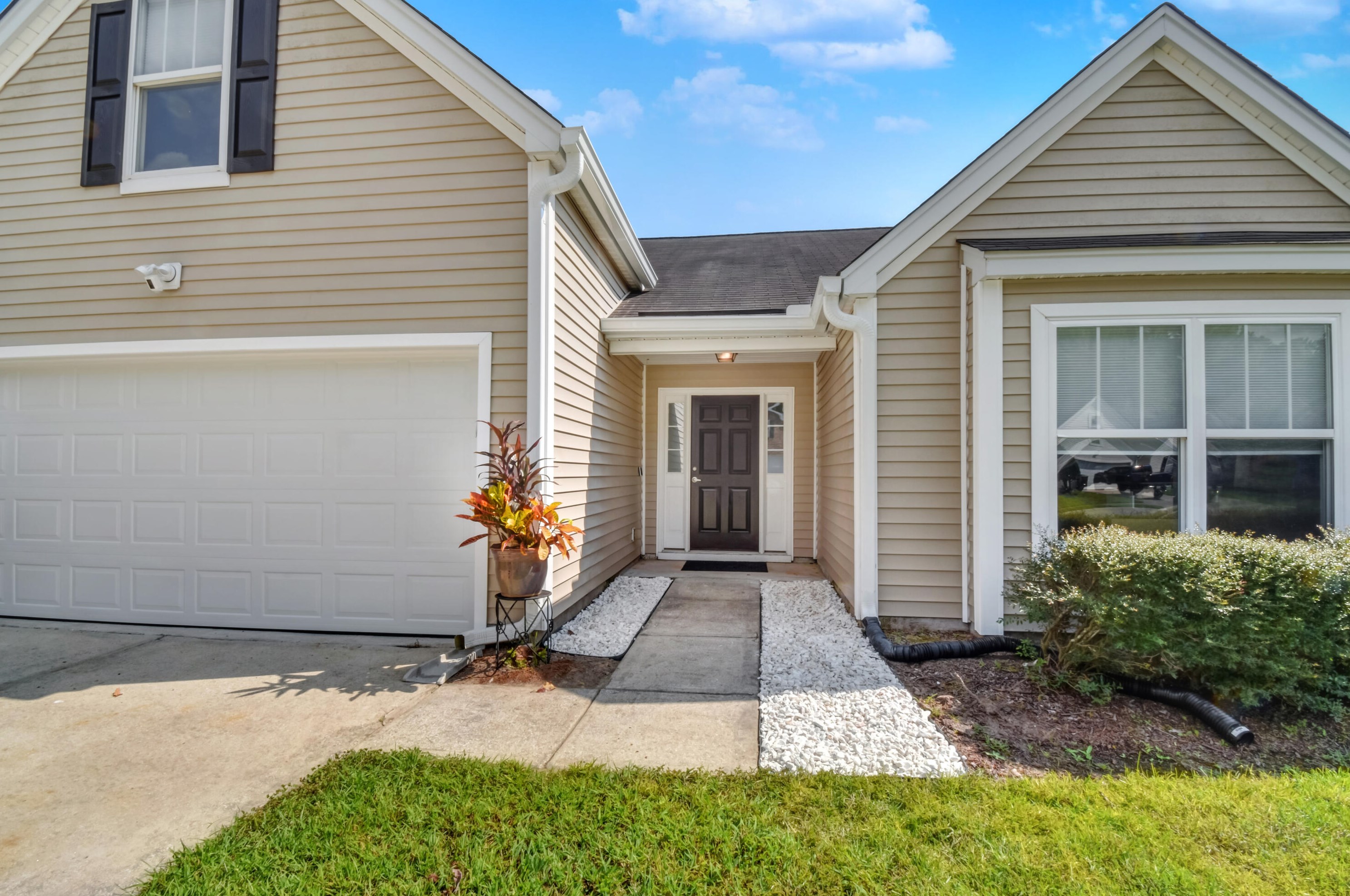 1315 Palm Cove Dr, Charleston, SC 29492-8226