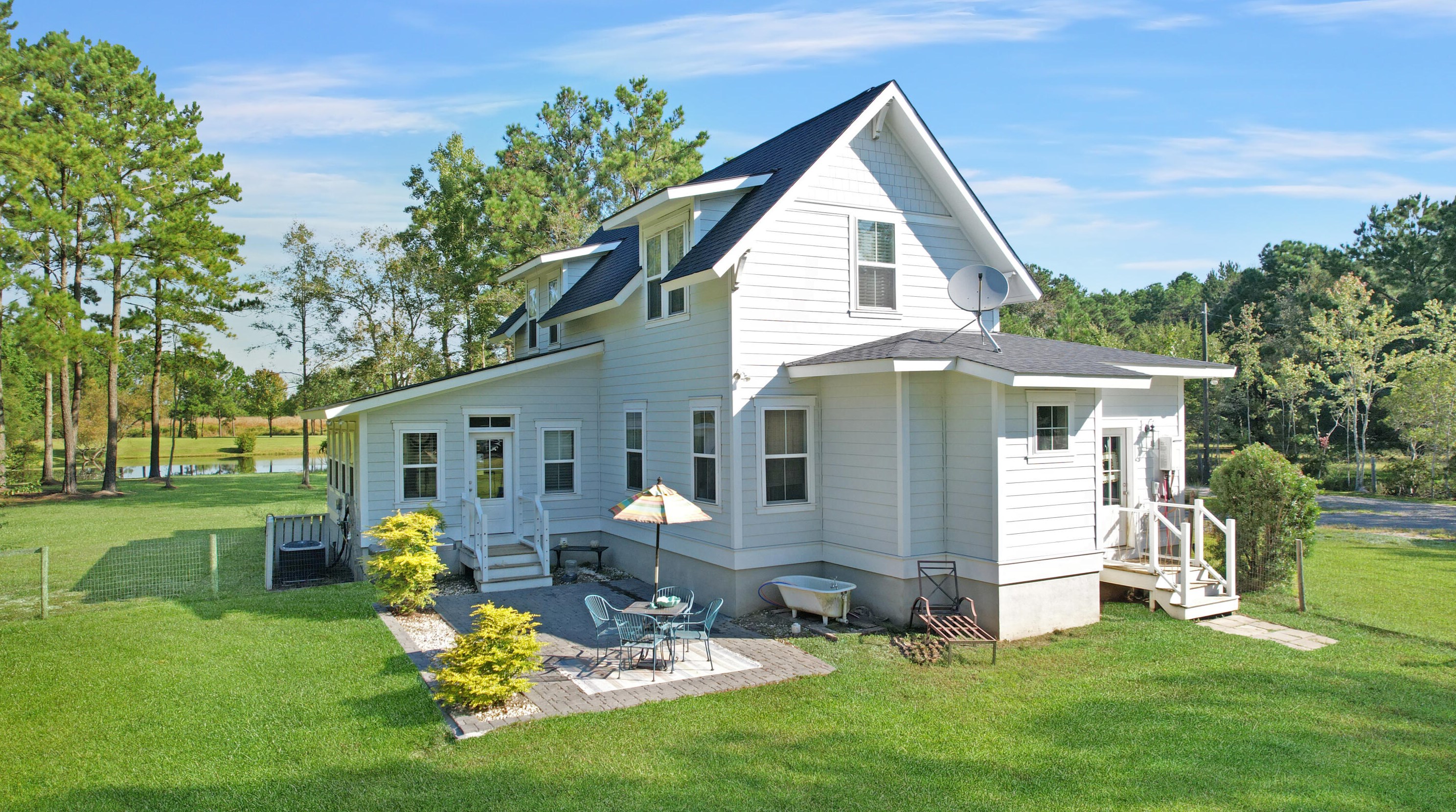 300 Stable Ln, Ridgeville, SC 29472