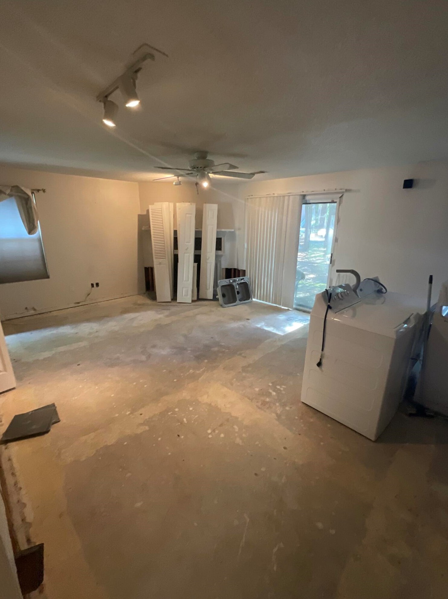 7945 Parklane Ct, Charleston, SC 29418-3287