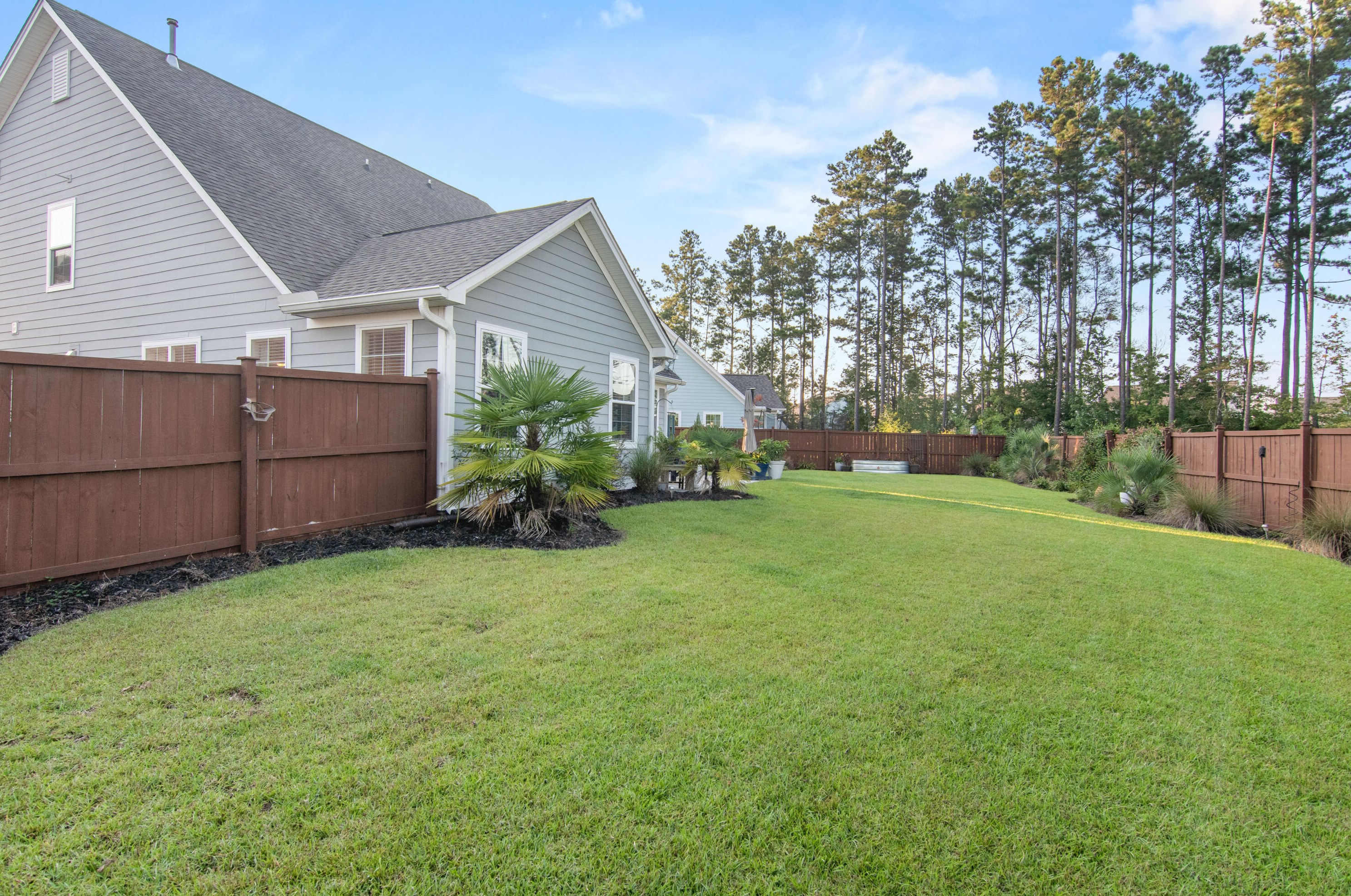 411 Whispering Breeze Ln, Summerville SC  29486 exterior