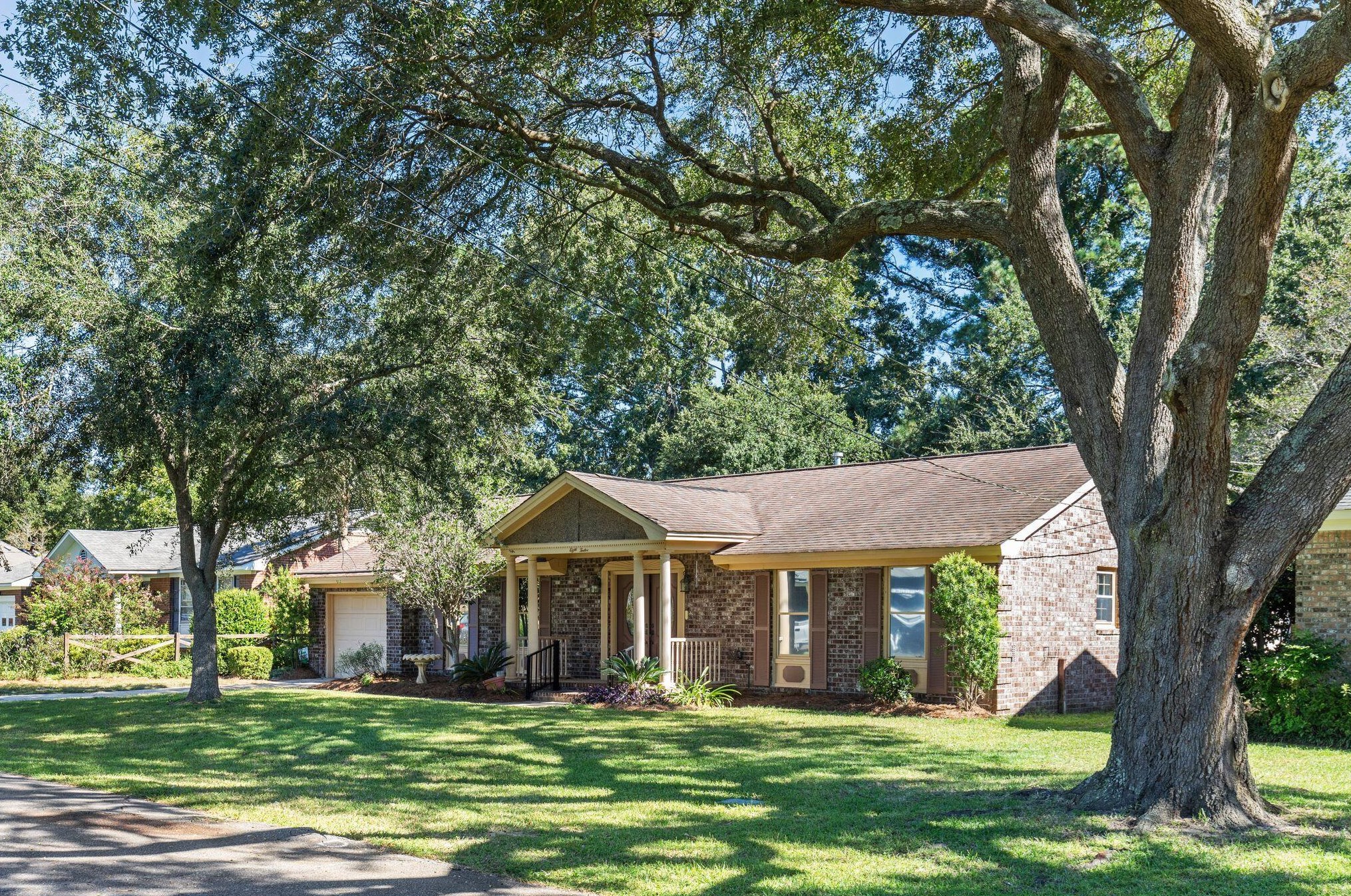 812 Farnham Rd, Charleston, SC 29412-4806