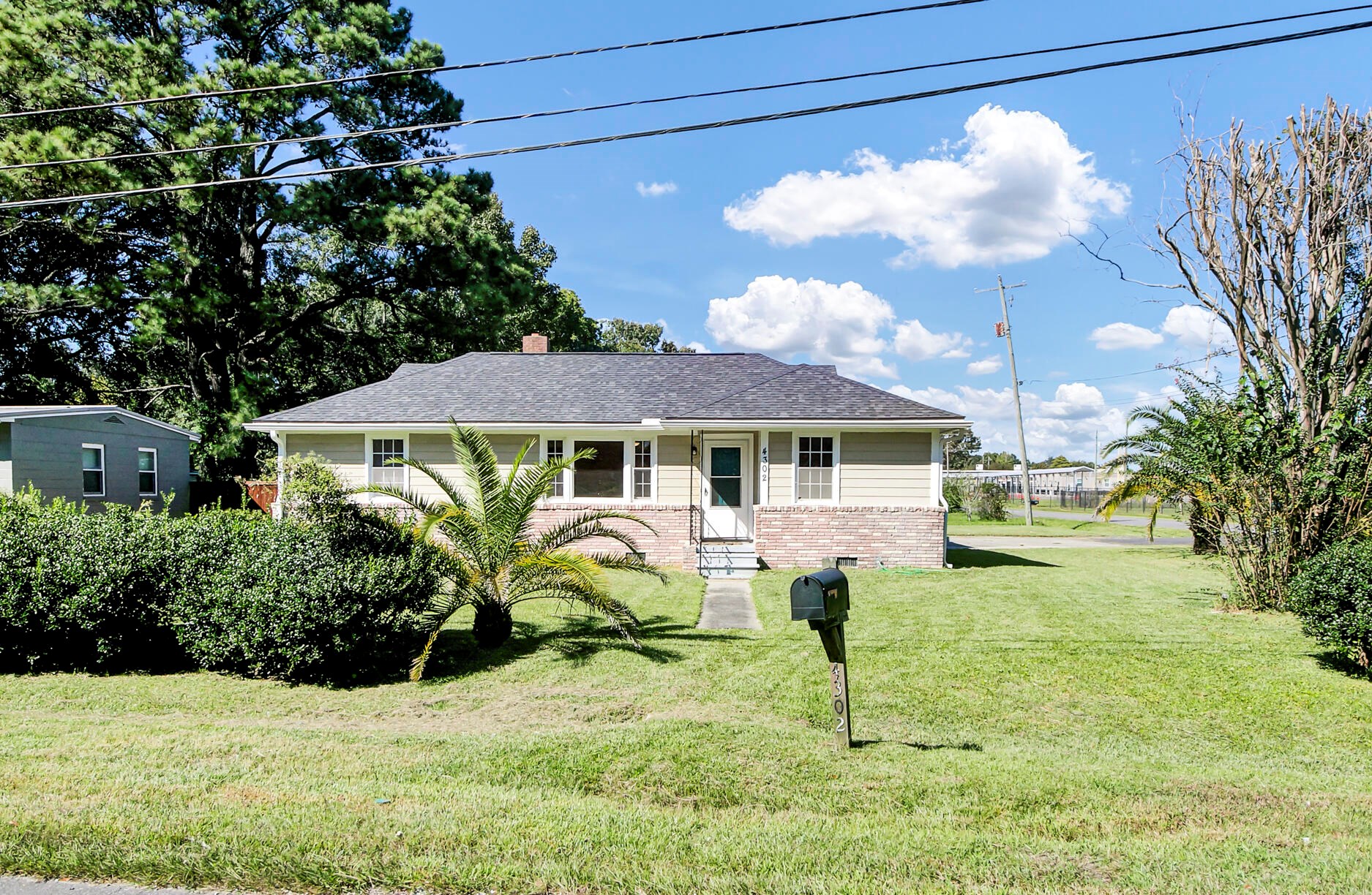 4302 Whitney Dr, Charleston, SC 29405-6832