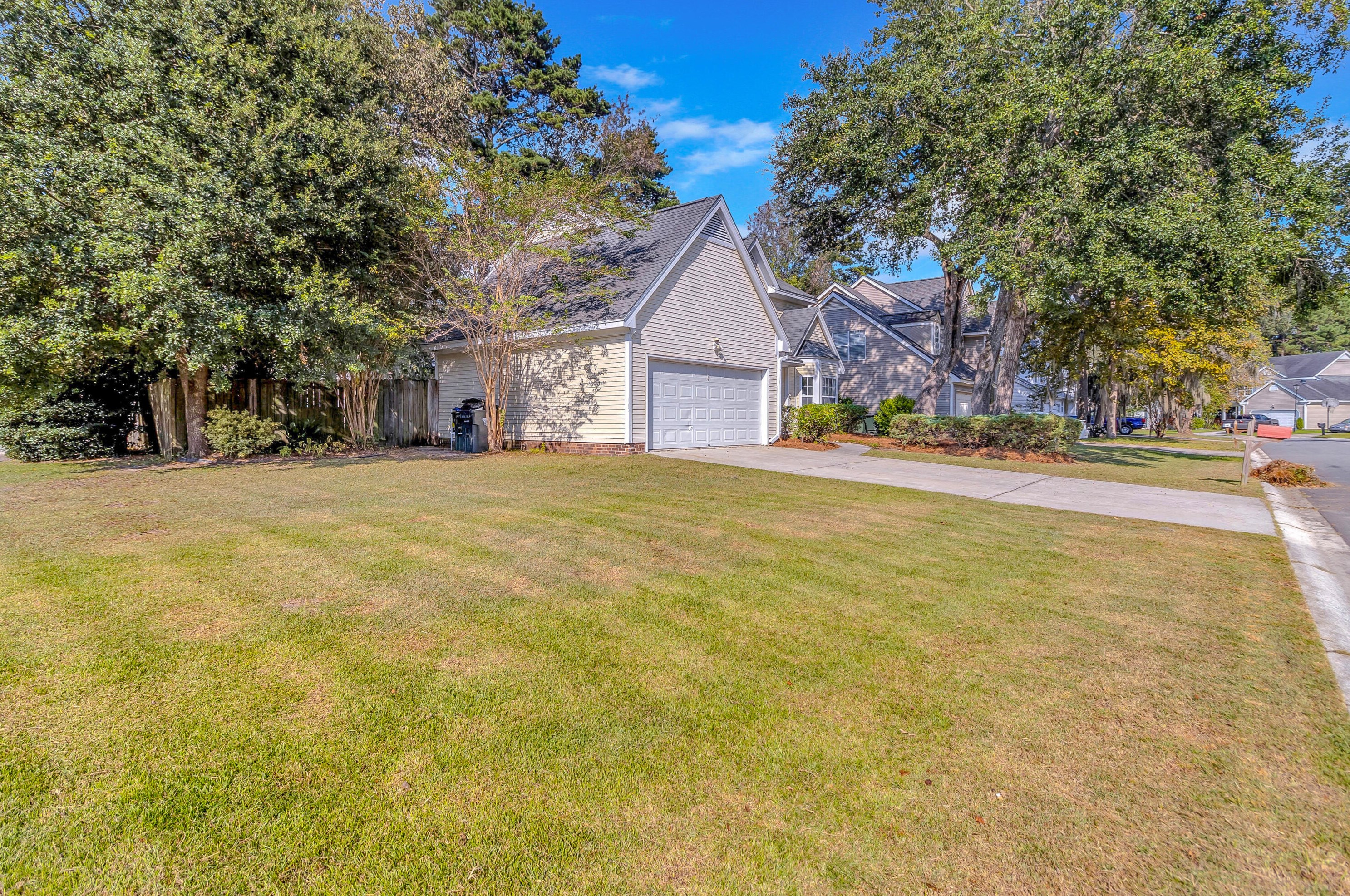 411 Thomaston Ave, Summerville, SC 29485-8298