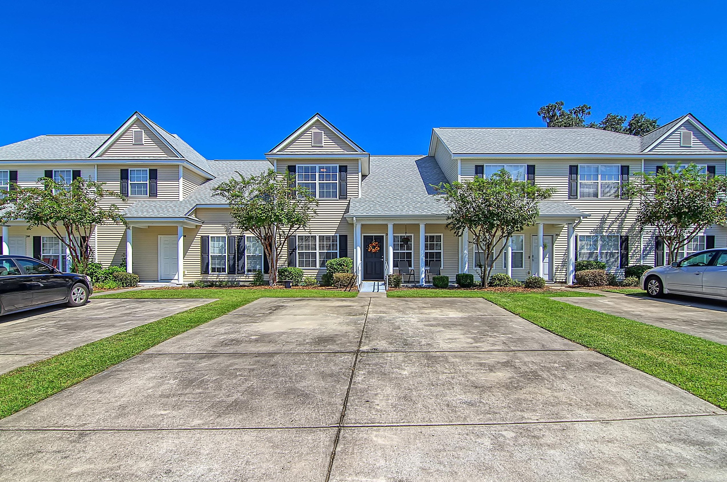 206 Congaree River Dr, Summerville, SC 29485-8880
