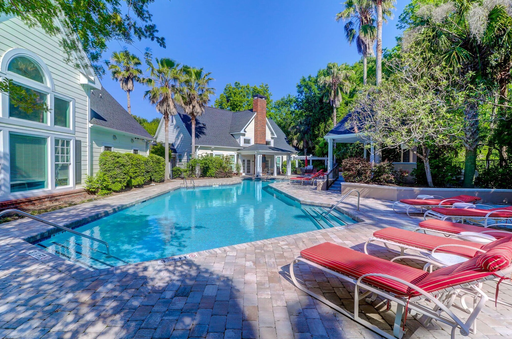 45 Sycamore Ave, Charleston SC  29407-6710 exterior