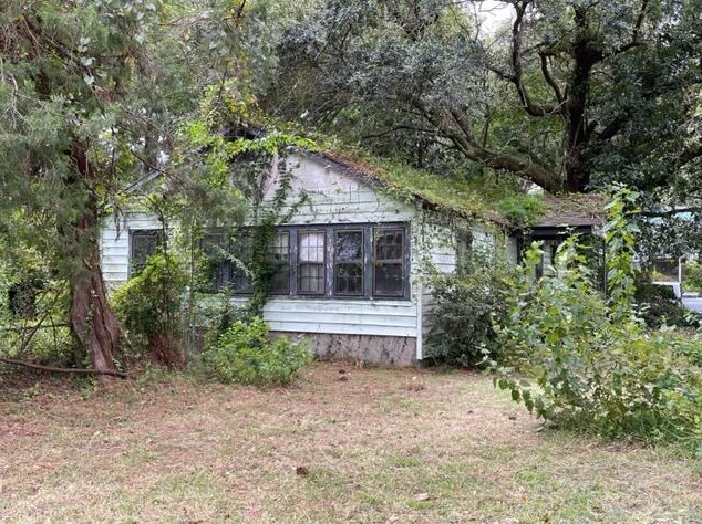 2 Conifer Dr, Charleston, SC 29412-2340
