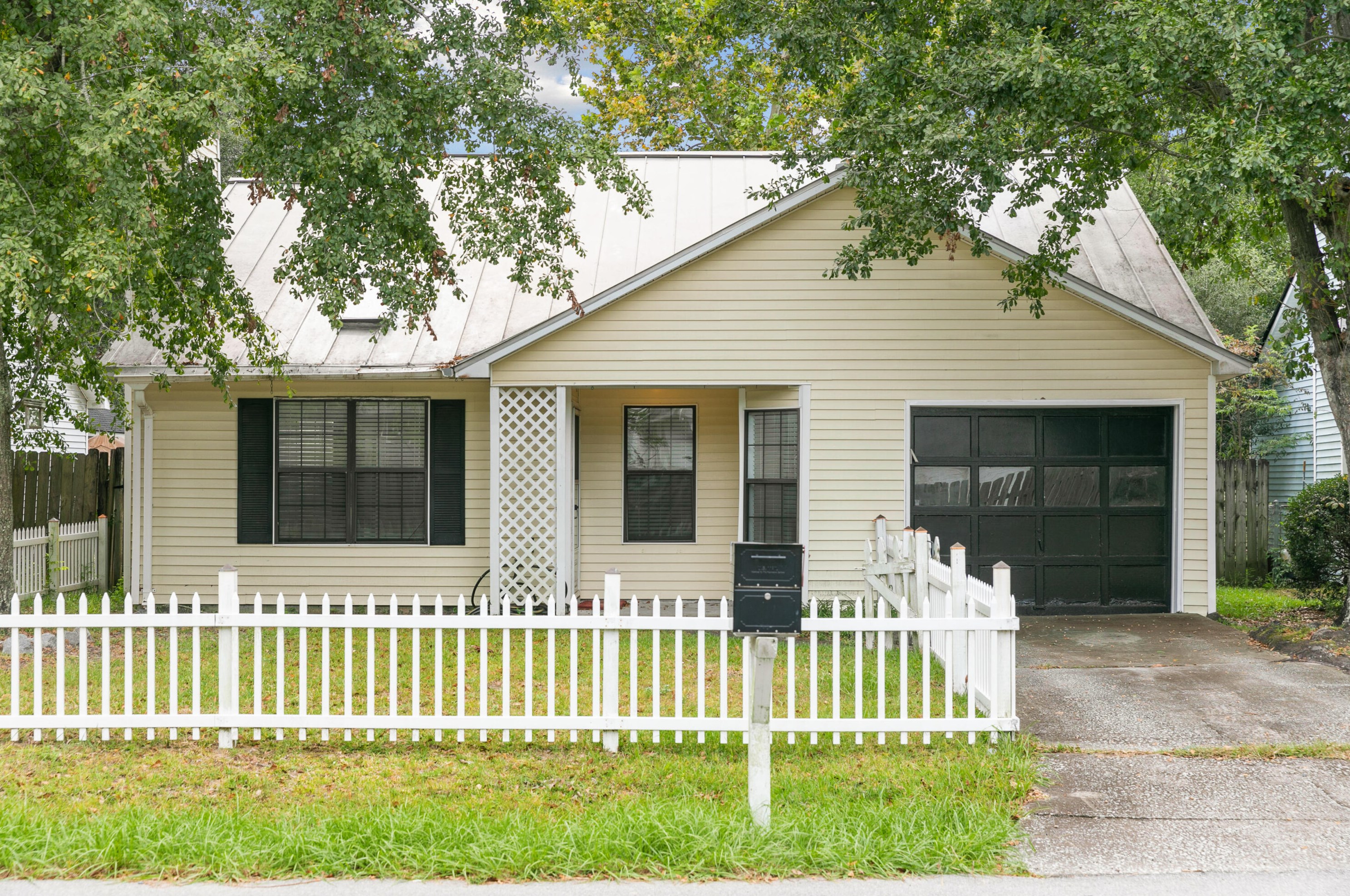 1751 River Front Dr, Charleston, SC 29407-3611