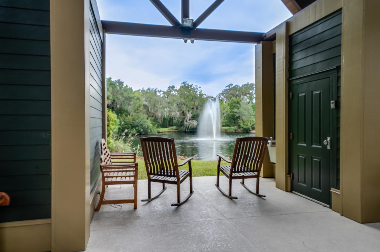 5514 Colonial Chatsworth Cir, Charleston SC 29418-2752 exterior