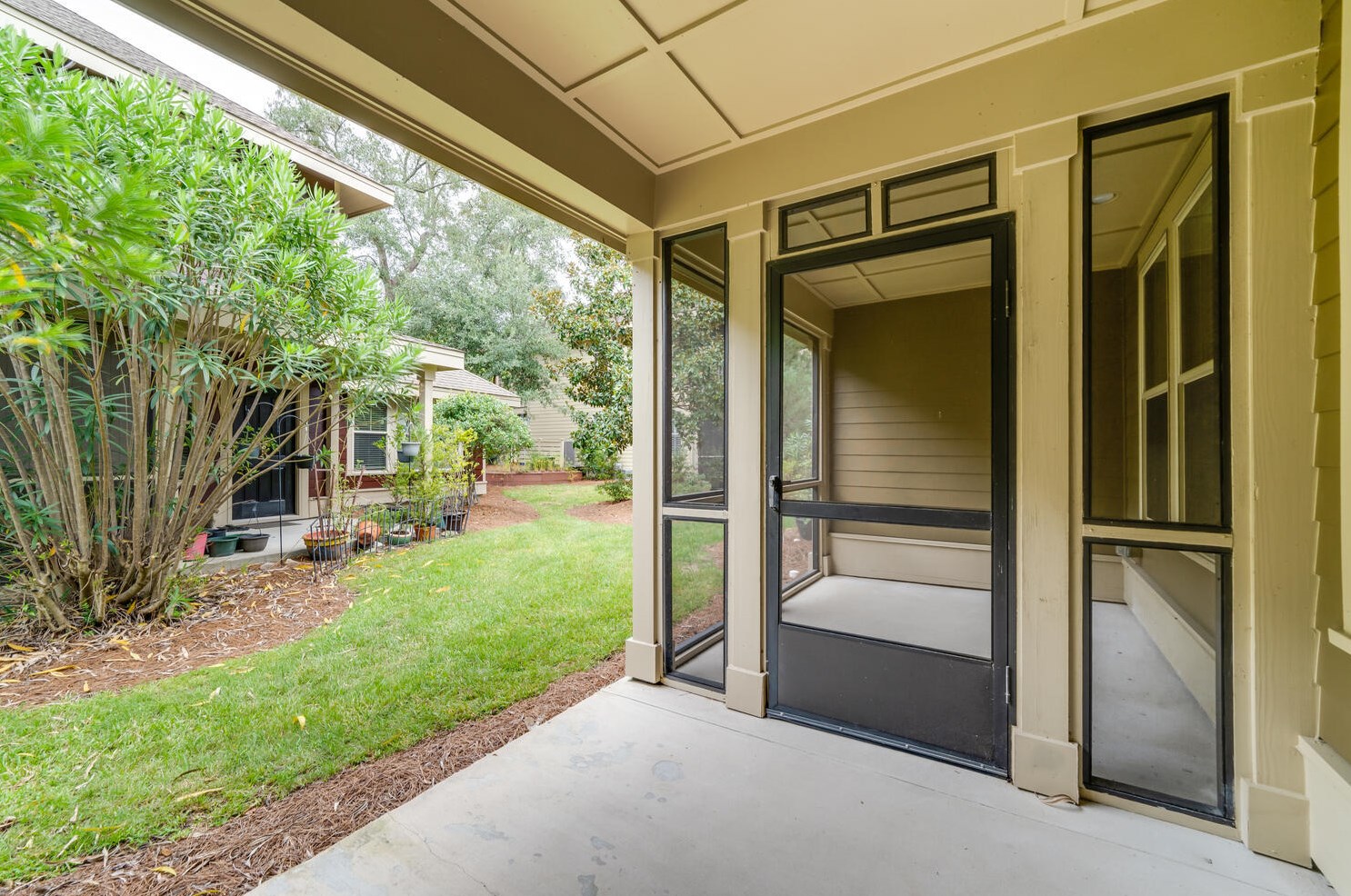 5514 Colonial Chatsworth Cir, Charleston SC 29418-2752 exterior