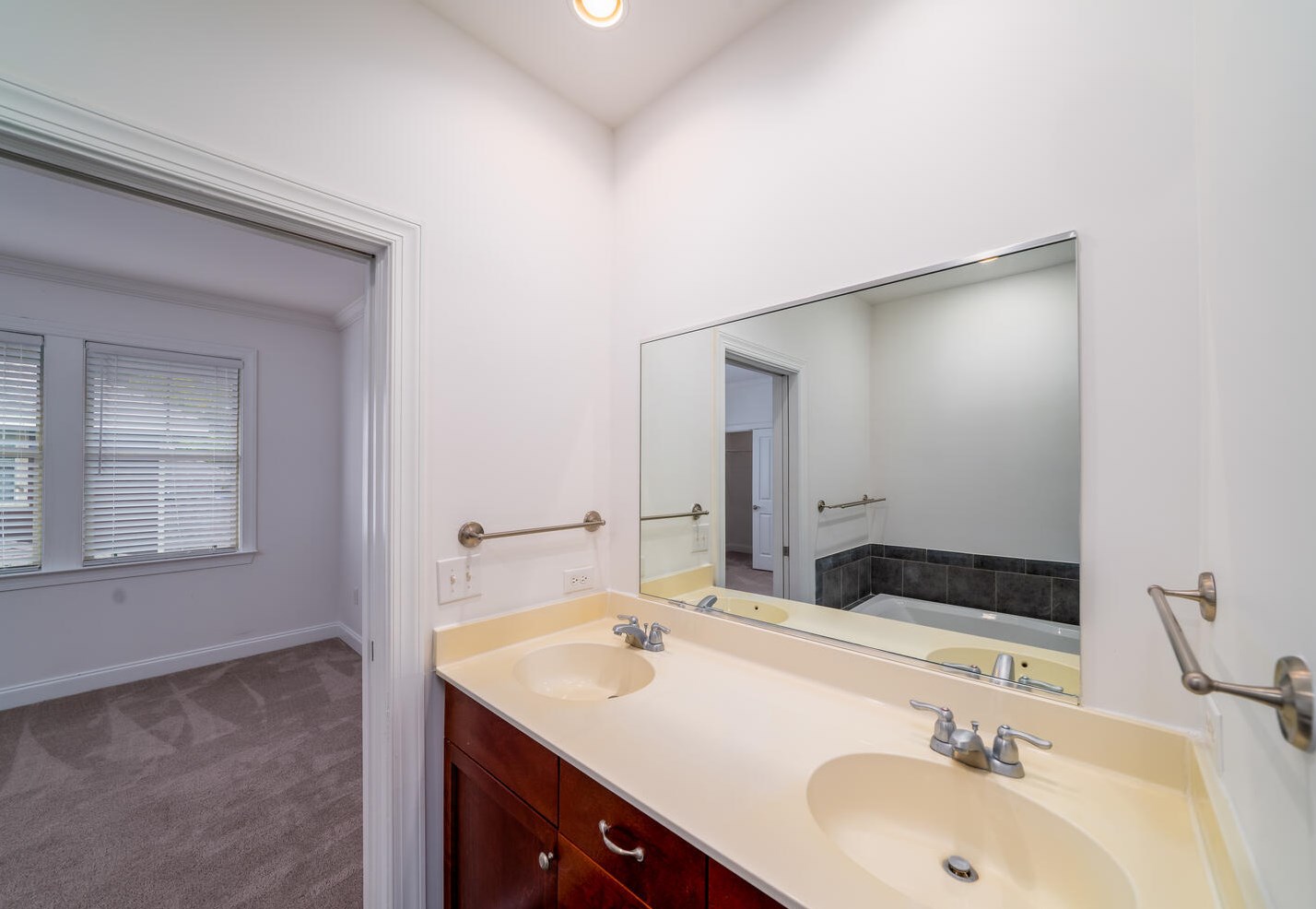 5514 Colonial Chatsworth Cir, Charleston SC 29418-2752 exterior