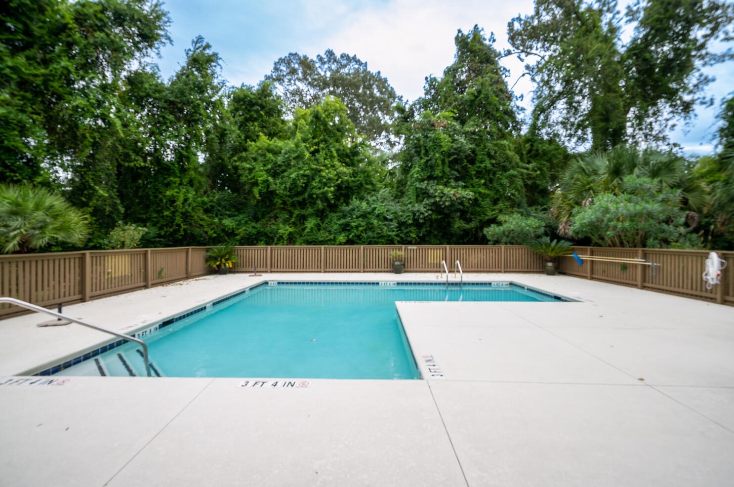 5514 Colonial Chatsworth Cir, Charleston SC 29418-2752 exterior