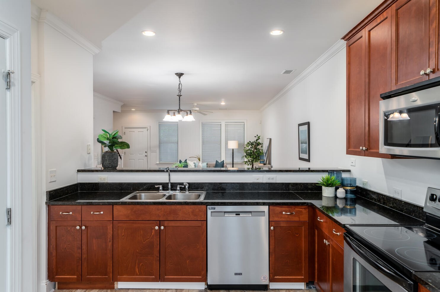 5514 Colonial Chatsworth Cir, Charleston SC 29418-2752 exterior