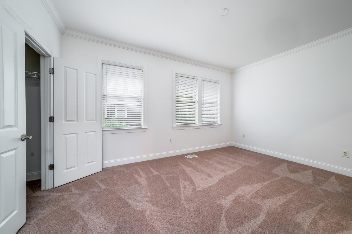 5514 Colonial Chatsworth Cir, Charleston SC 29418-2752 exterior