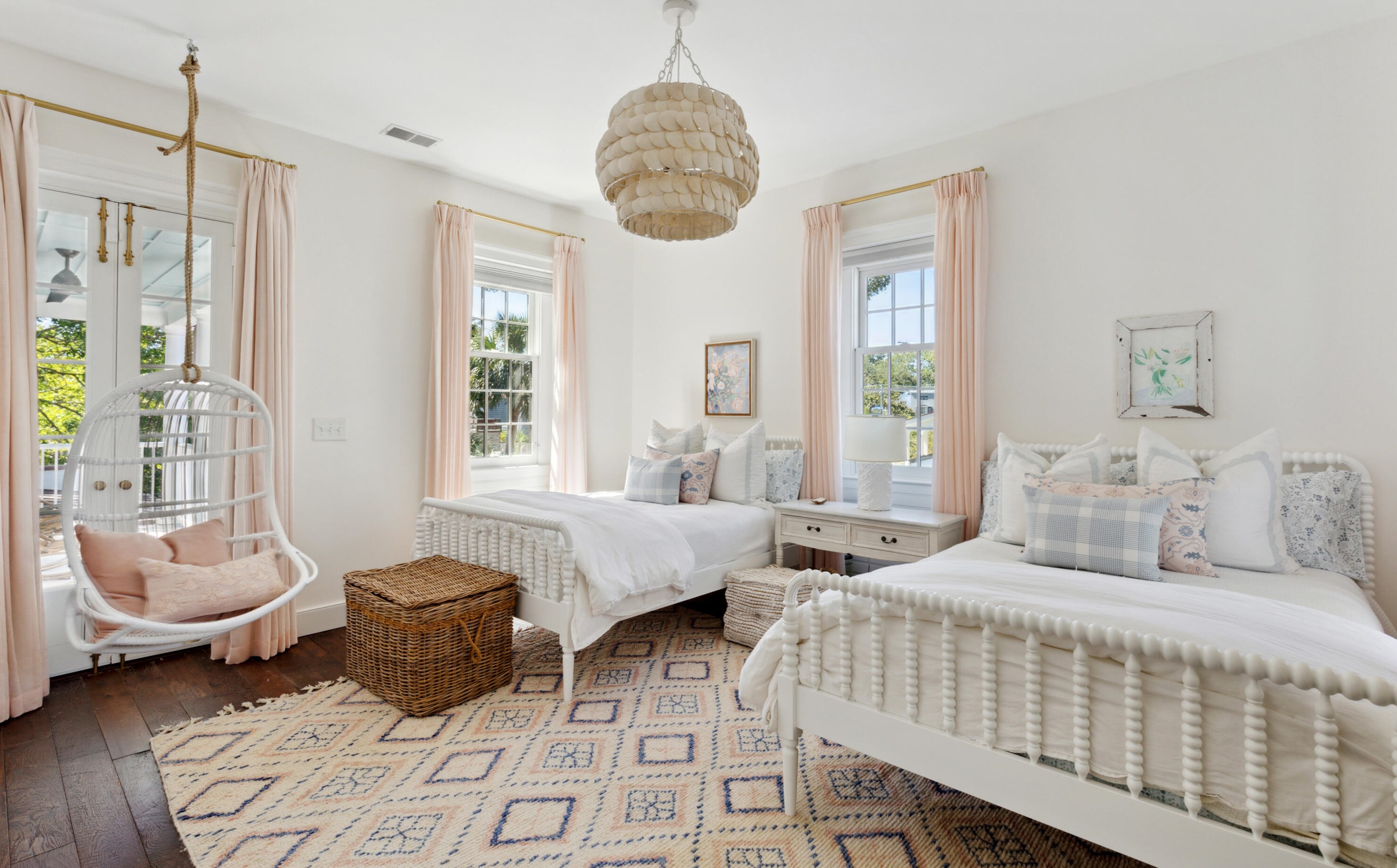 151 Queen St, Charleston SC  29401-1950 exterior