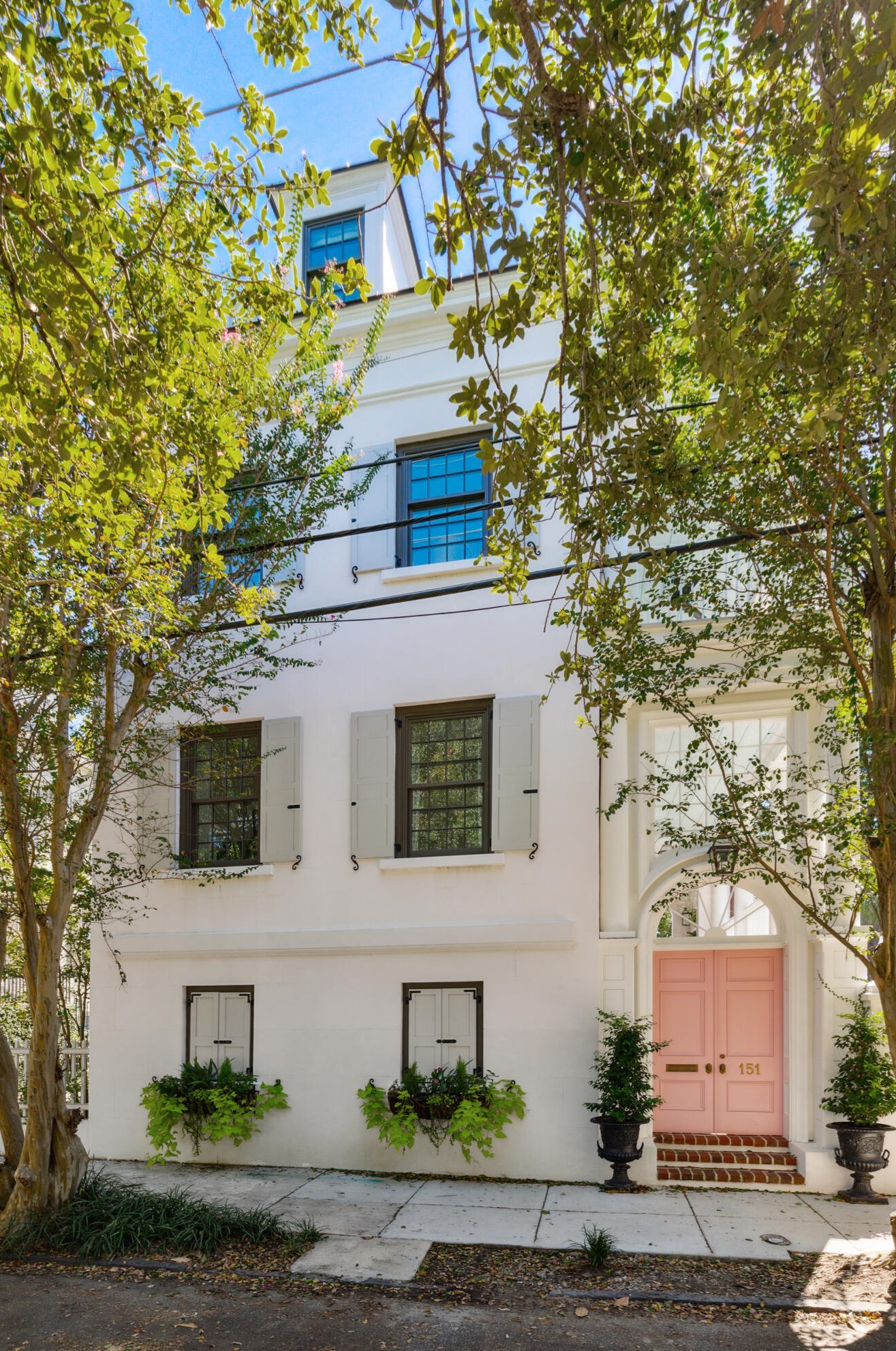 151 Queen St, Charleston, SC 29401