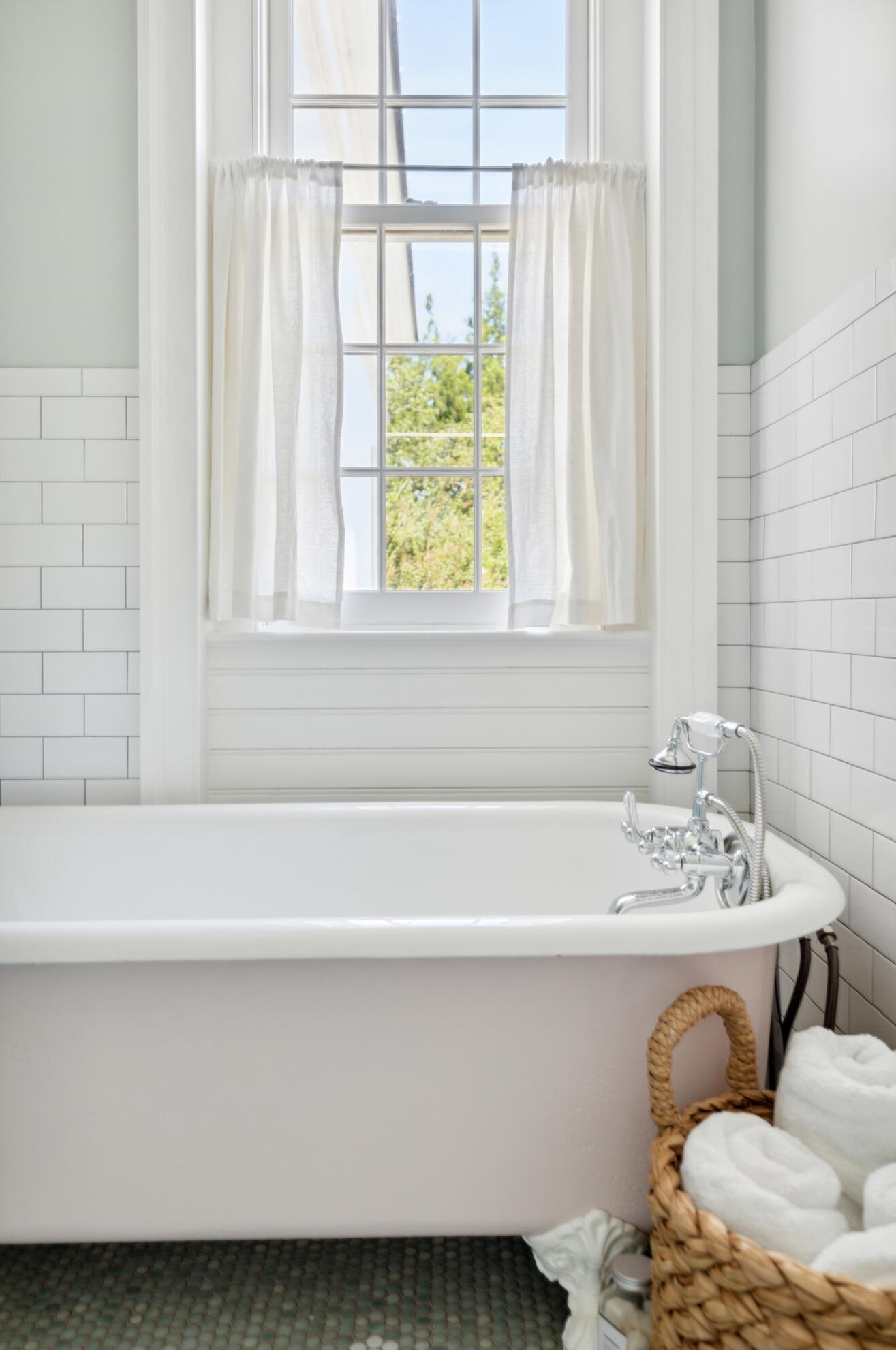 151 Queen St, Charleston SC  29401-1950 exterior