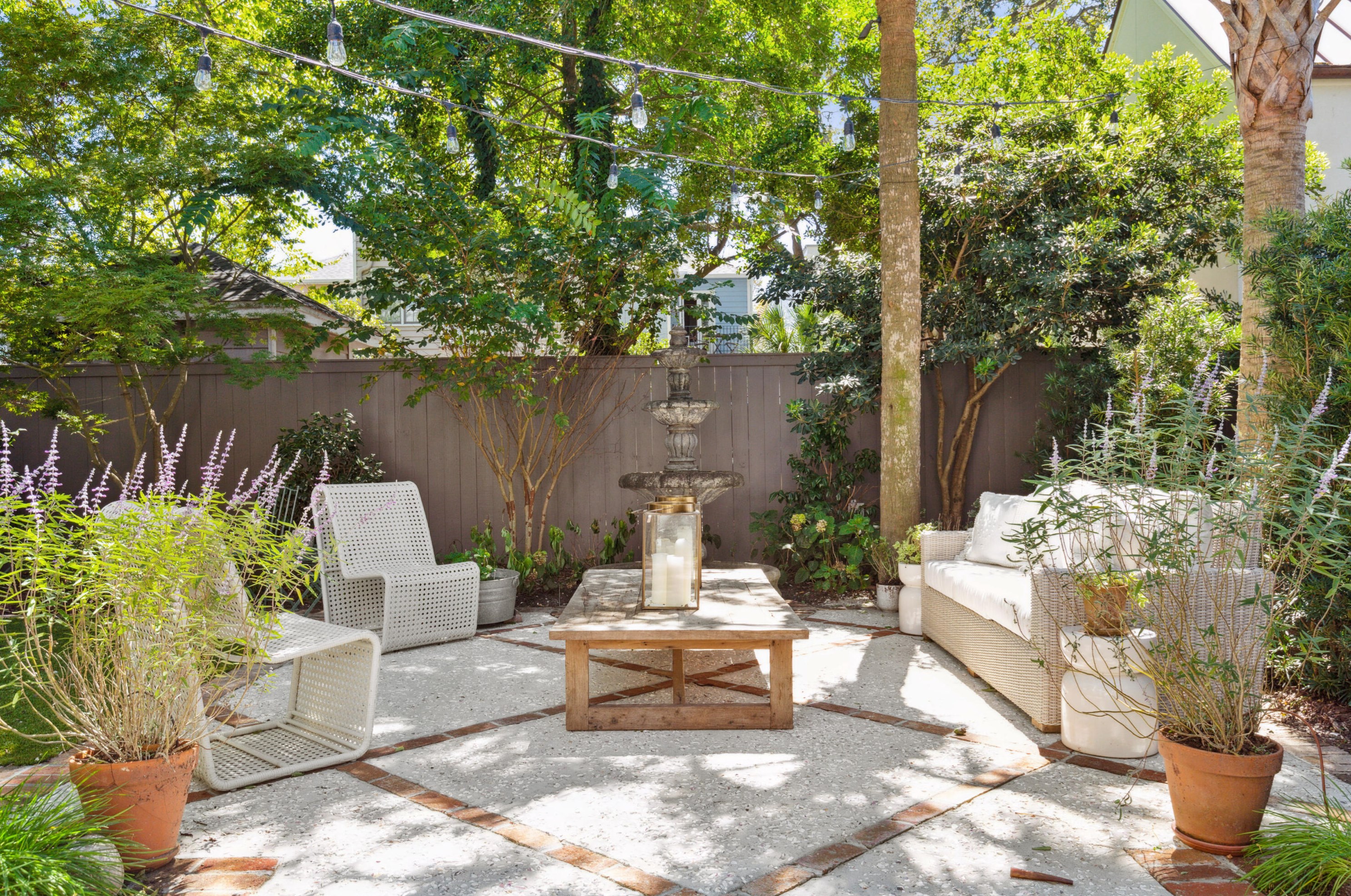 151 Queen St, Charleston SC  29401-1950 exterior