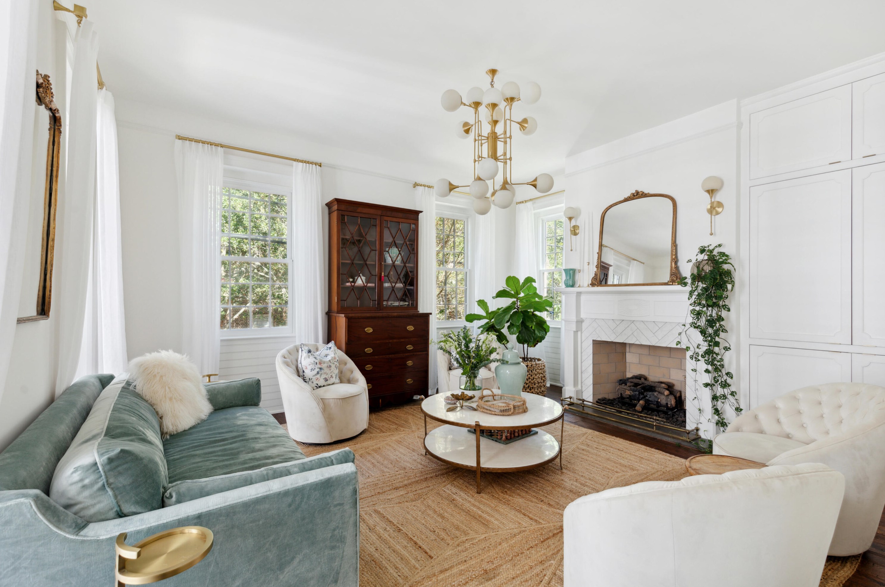 151 Queen St, Charleston SC  29401-1950 exterior