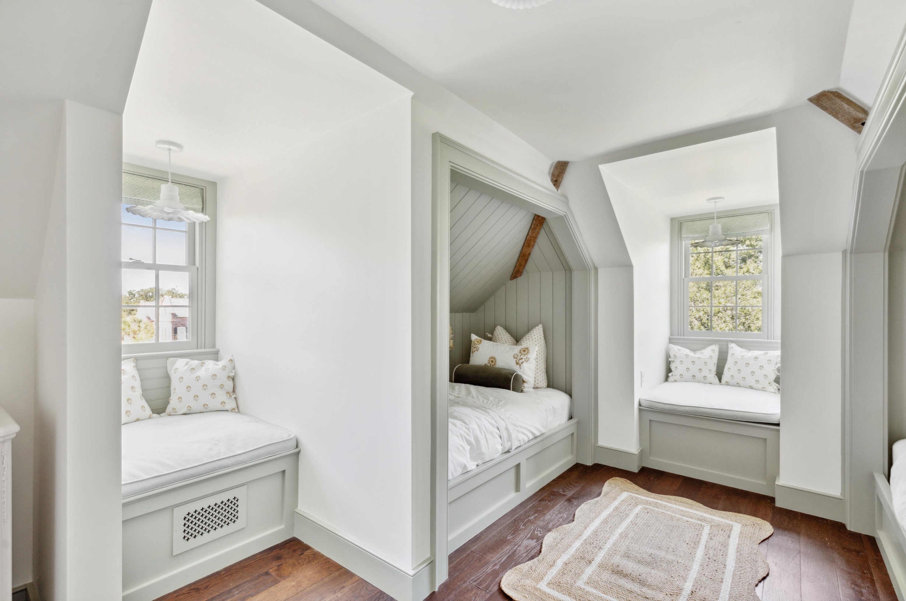 151 Queen St, Charleston SC  29401-1950 exterior