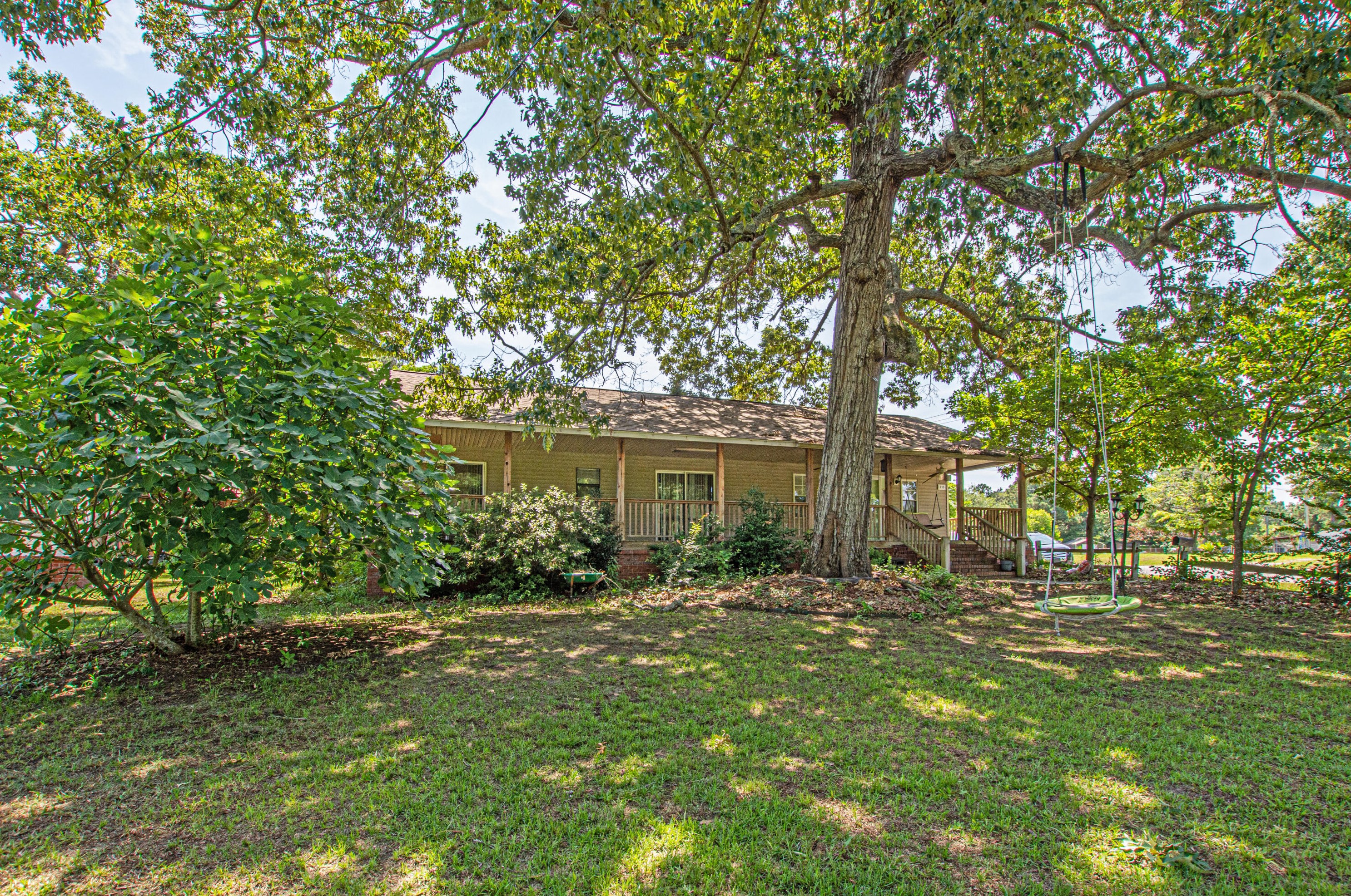 339 General Moultrie Dr, Bonneau, SC 29431