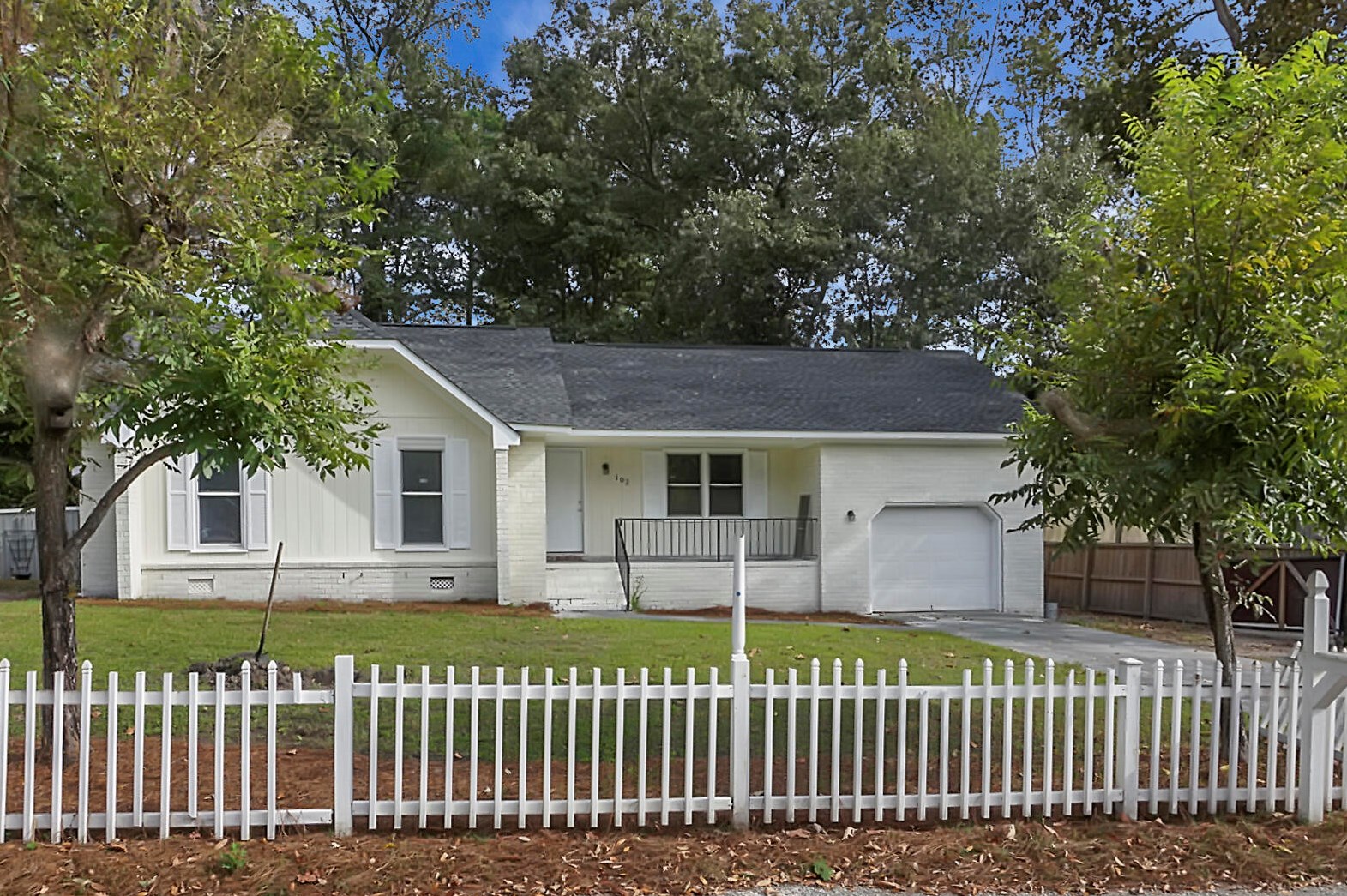 102 Leroy Ct, Summerville, SC 29485-5530