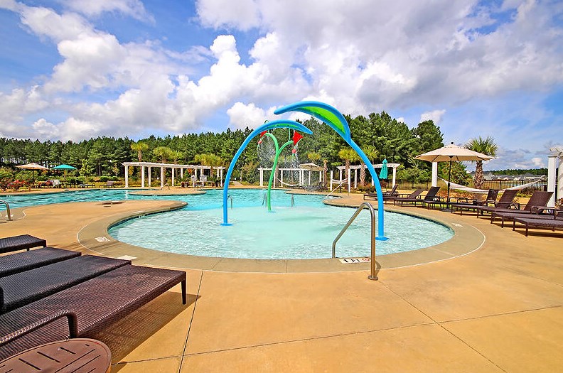 460 Whispering Breeze Ln, Summerville SC  29486 exterior