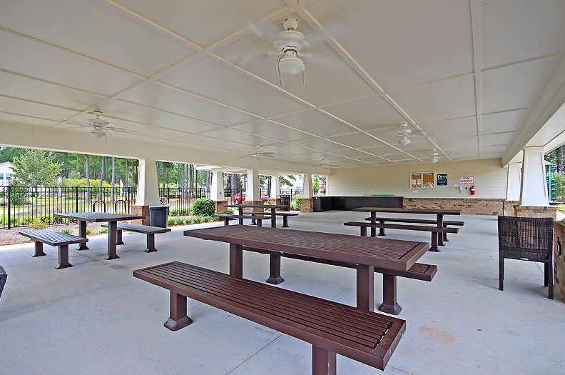 460 Whispering Breeze Ln, Summerville SC  29486 exterior