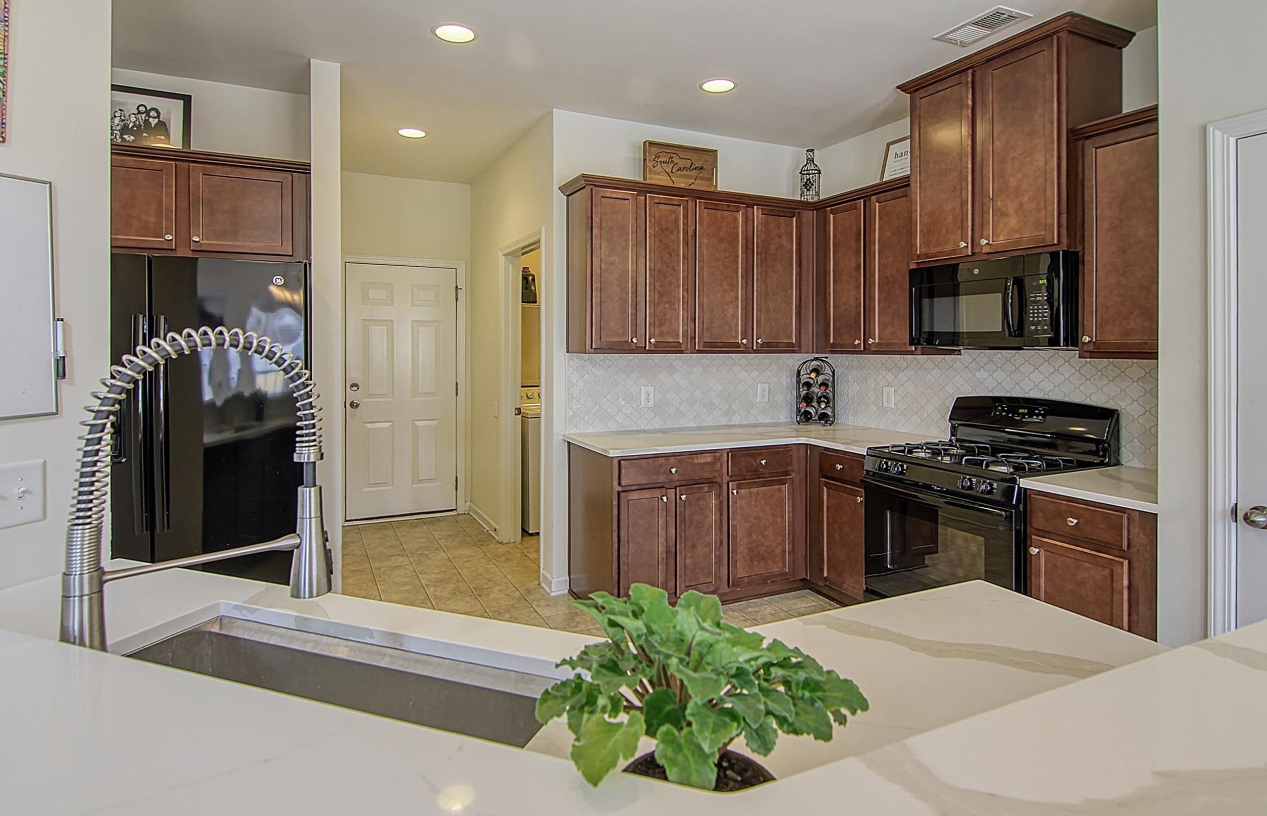 460 Whispering Breeze Ln, Summerville SC  29486 exterior