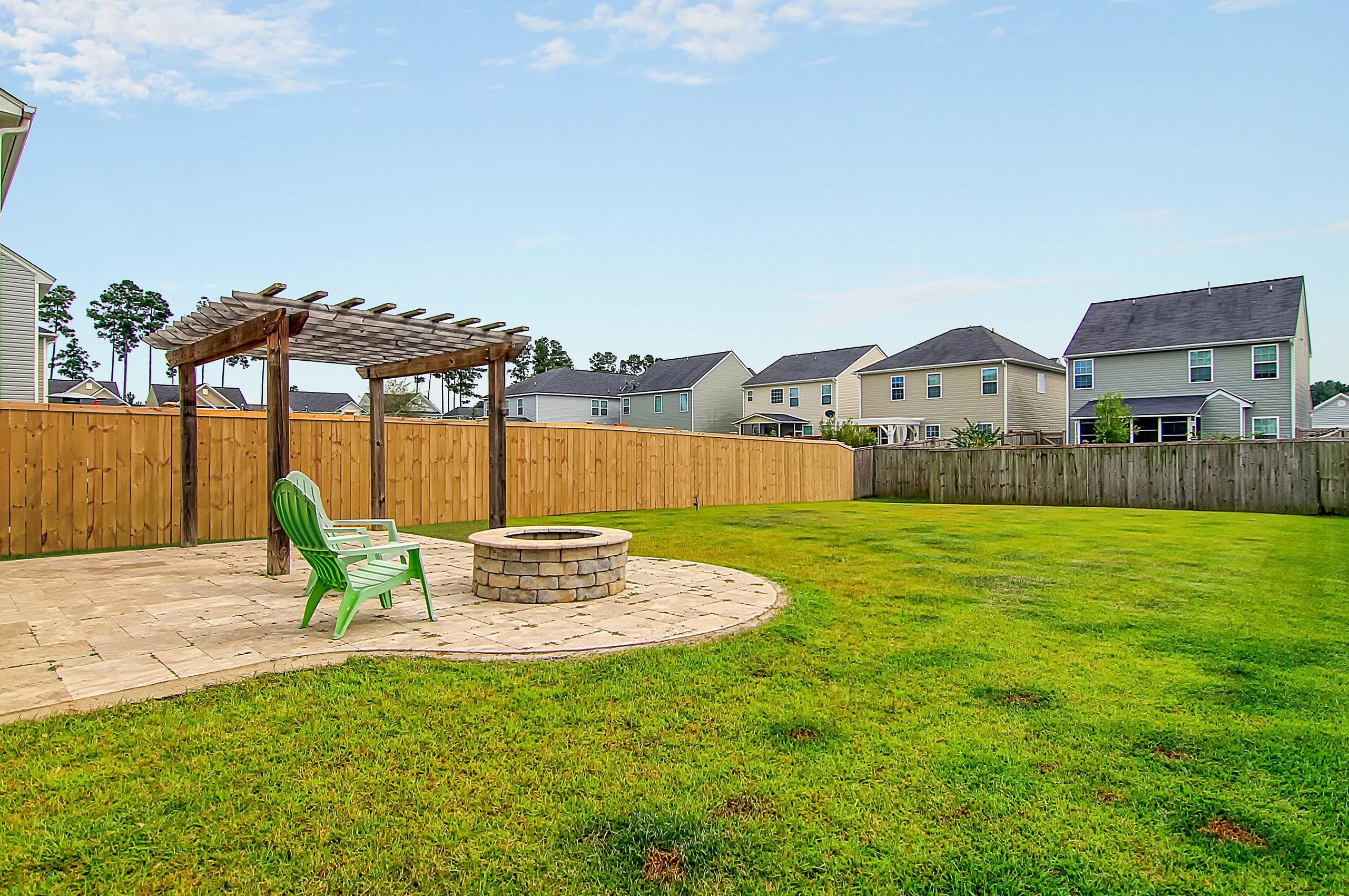 460 Whispering Breeze Ln, Summerville SC  29486 exterior