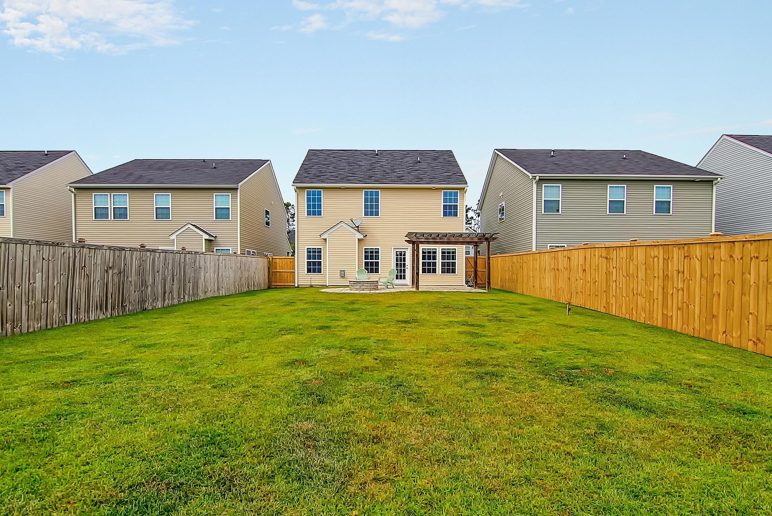 460 Whispering Breeze Ln, Summerville SC  29486 exterior