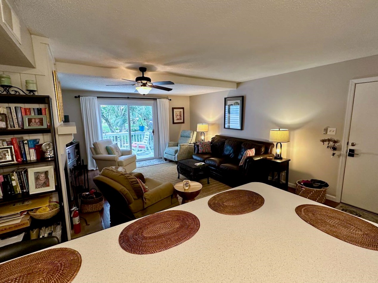 272 Driftwood Ln, Edisto, SC 29438-3625