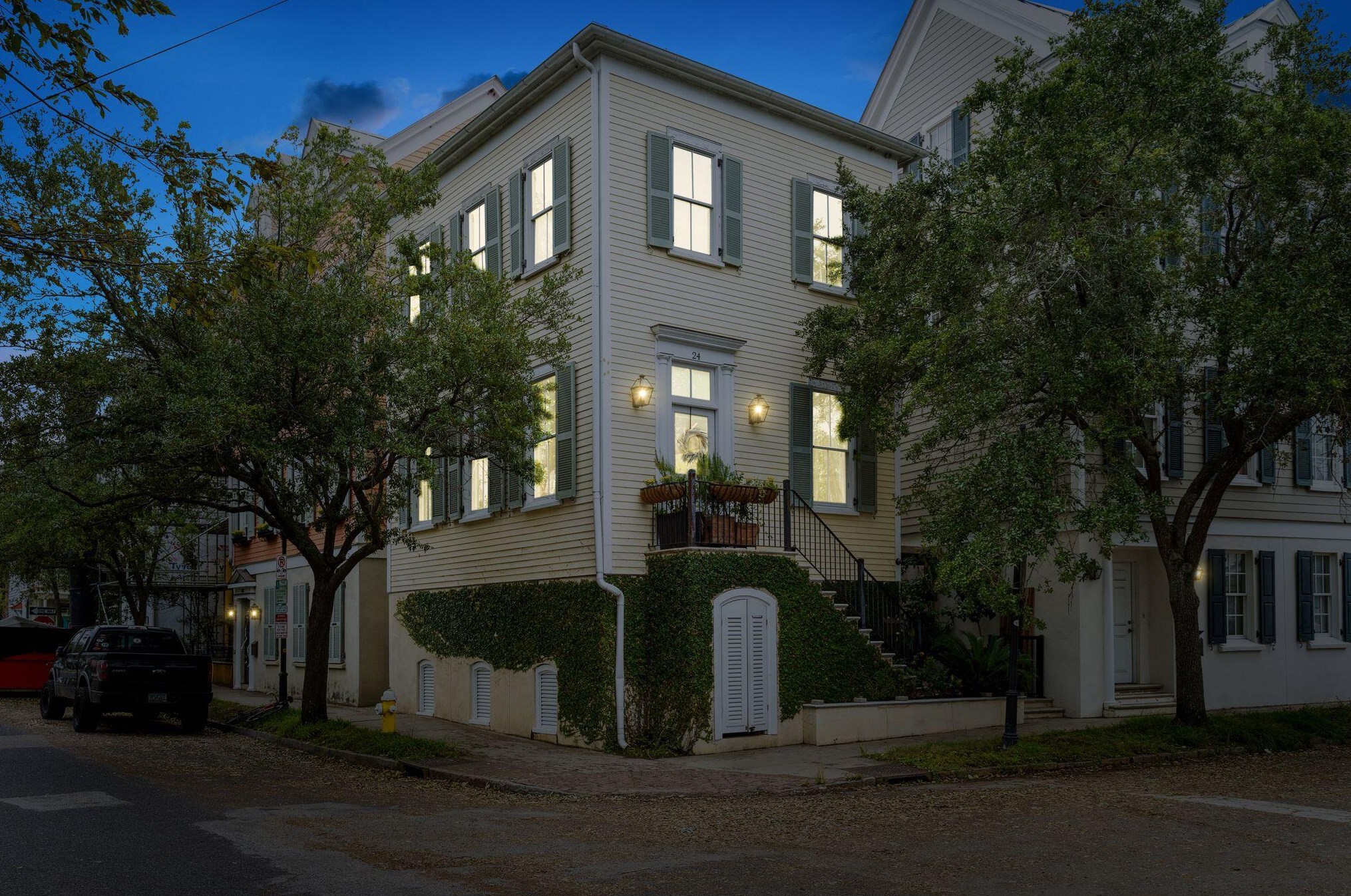 24 Marion St, Charleston, SC 29403-6053