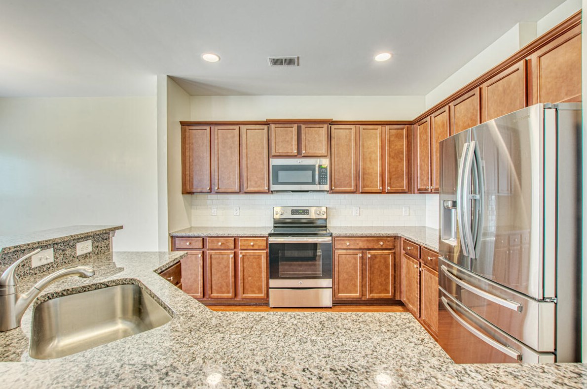 196 Longford Dr, Summerville SC  29483-5641 exterior