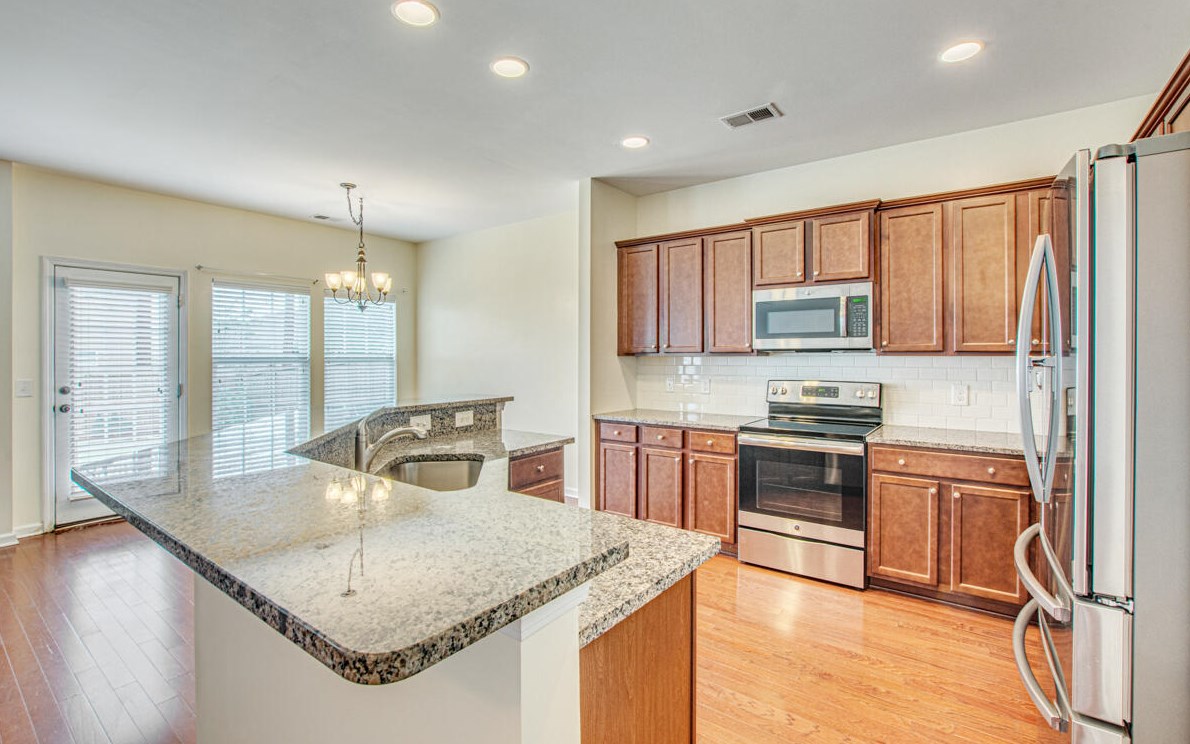 196 Longford Dr, Summerville SC  29483-5641 exterior