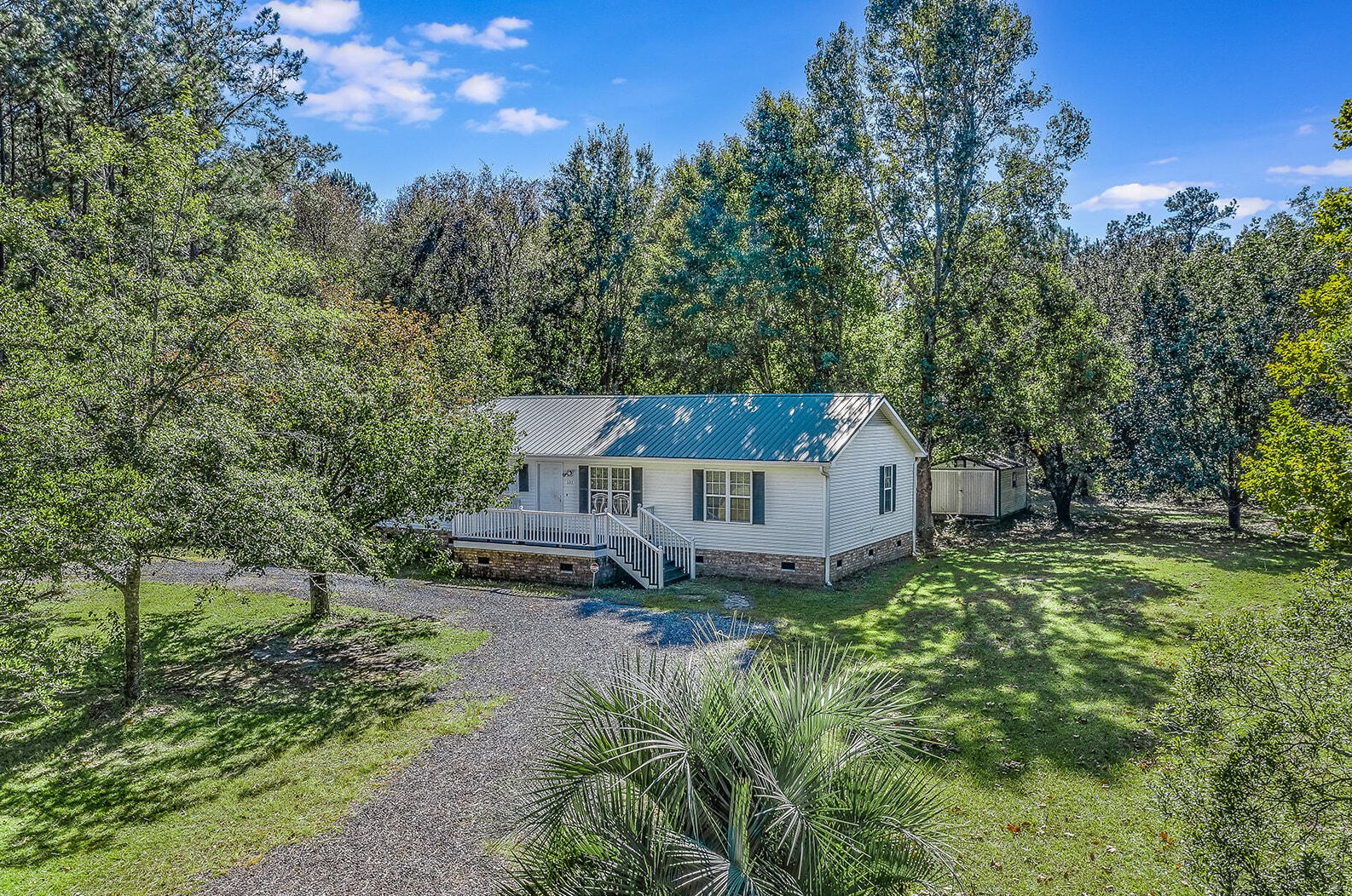 131 Joannini Ln, Cordesville, SC 29434