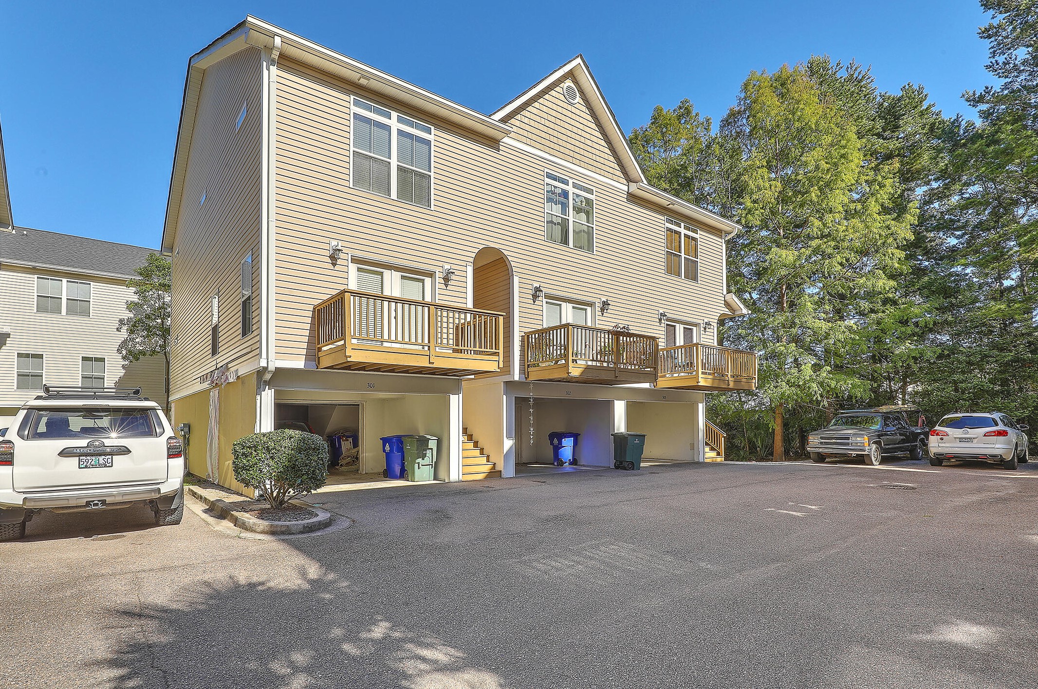 1829 Dogwood Rd, Charleston SC  29414-6061 exterior