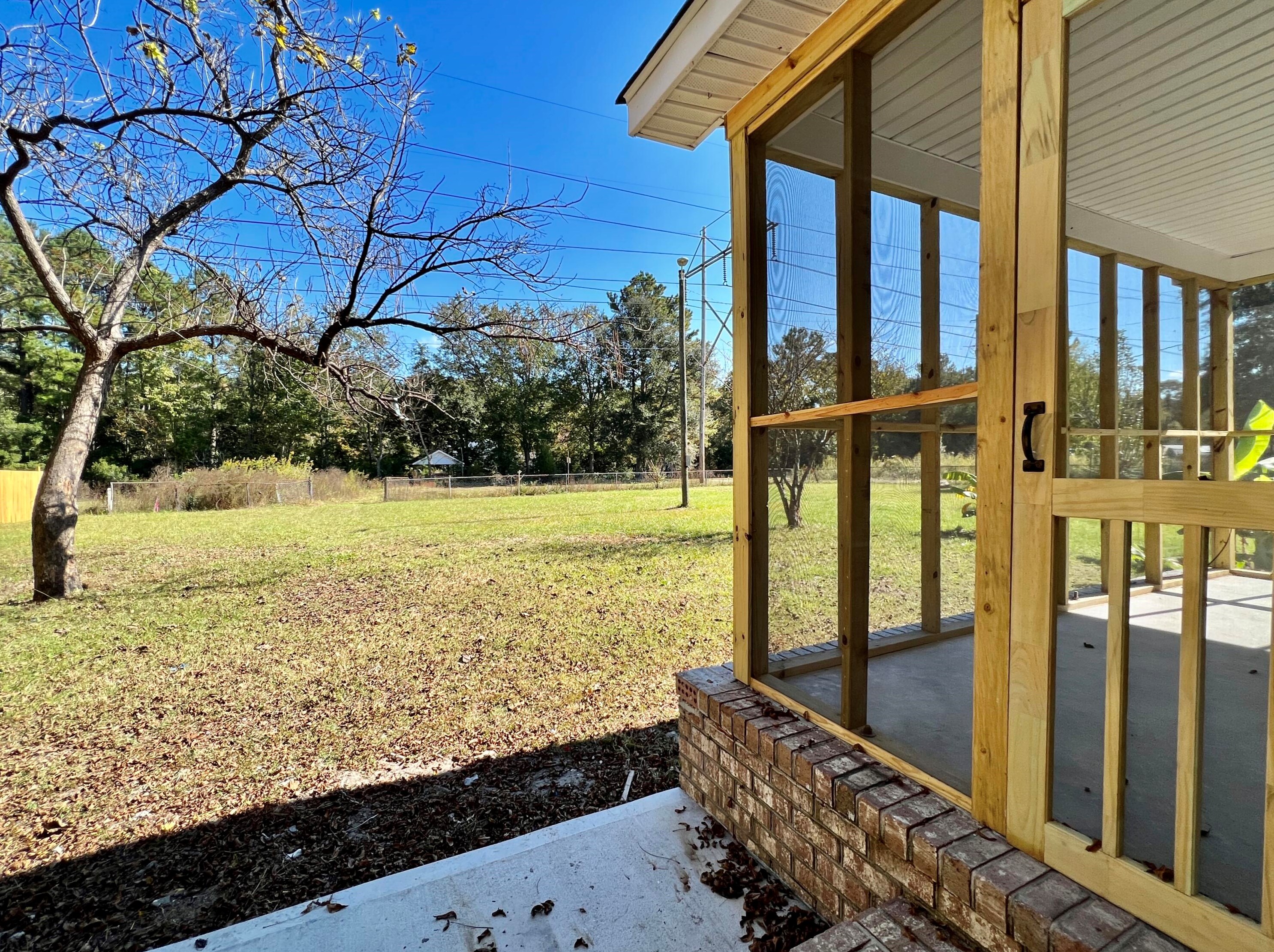 306 Cotie Ln, Moncks Corner SC  29461-7393 exterior
