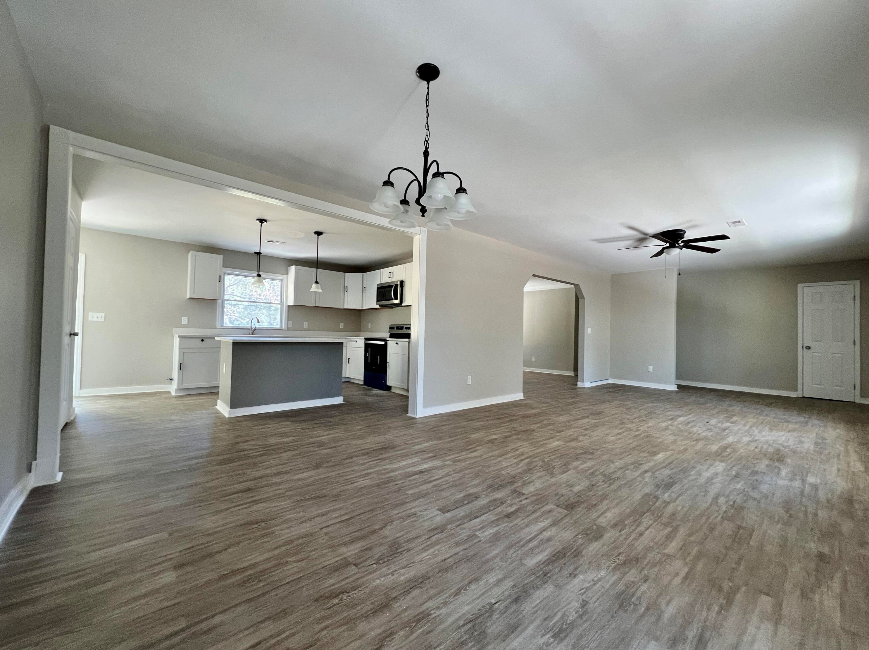 306 Cotie Ln, Moncks Corner SC  29461-7393 exterior