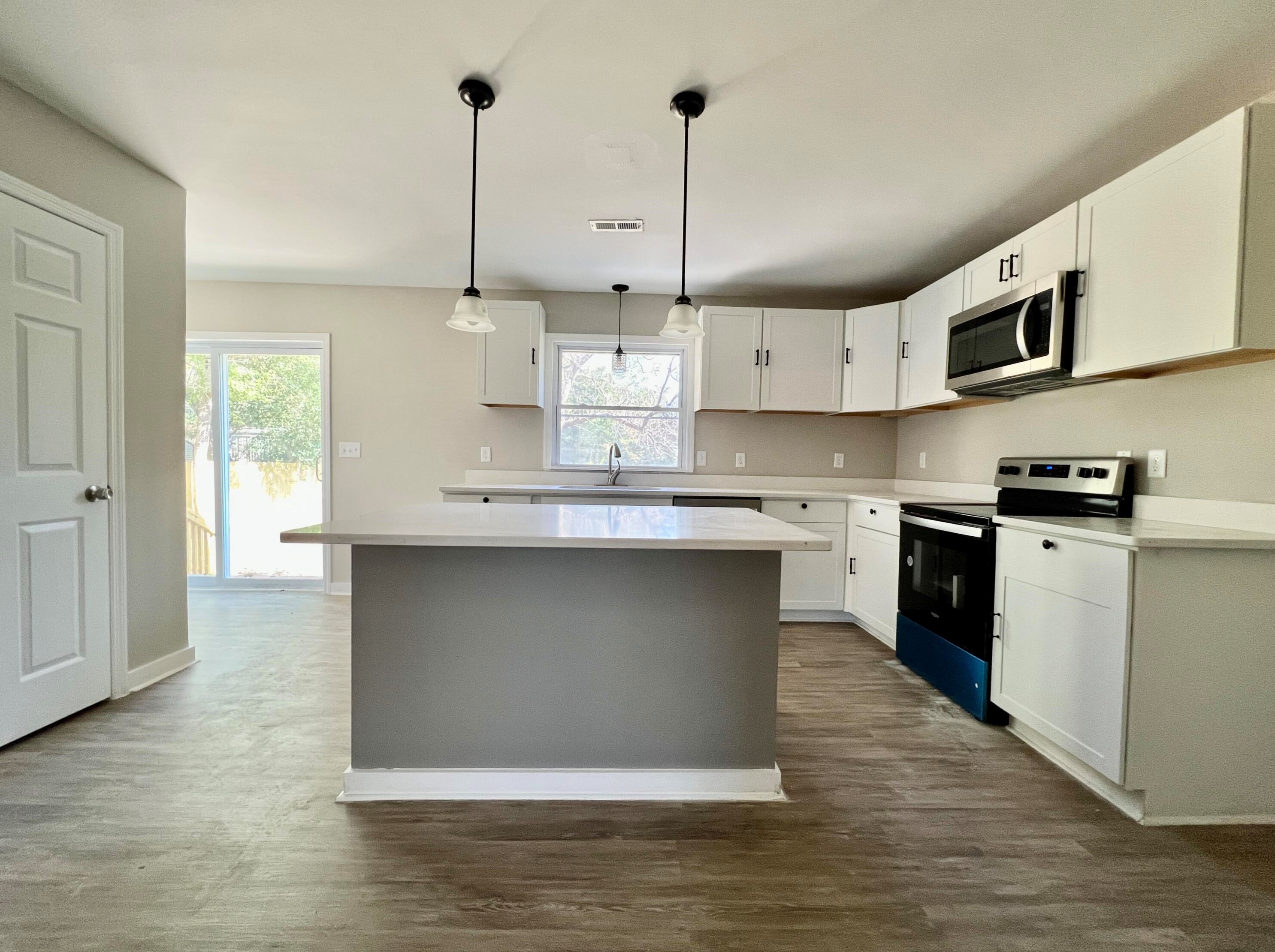 306 Cotie Ln, Moncks Corner SC  29461-7393 exterior