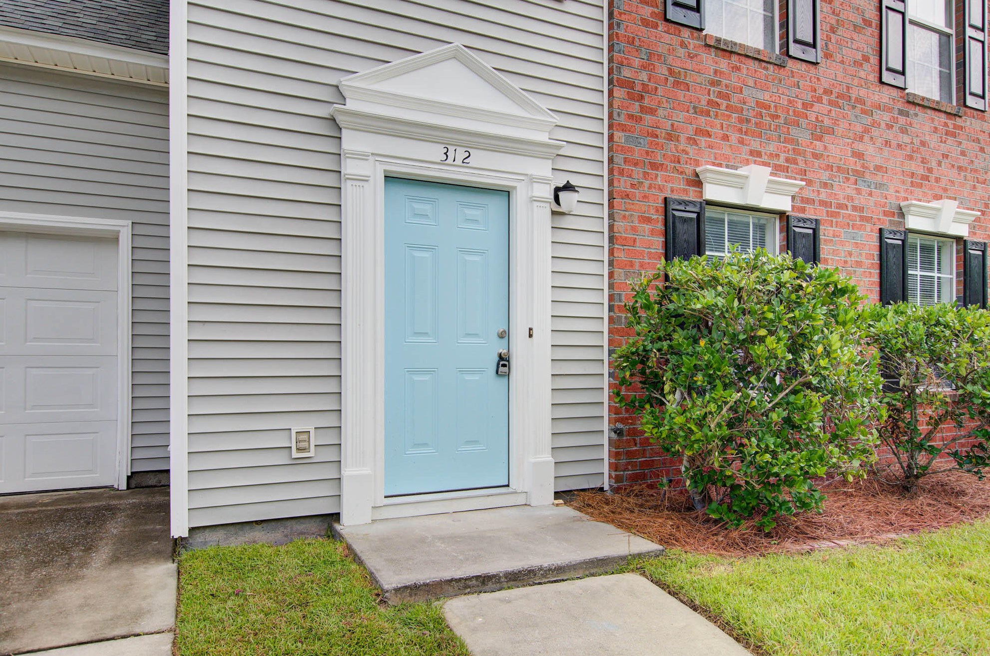 312 Jamestown Dr, Summerville, SC 29483-1895