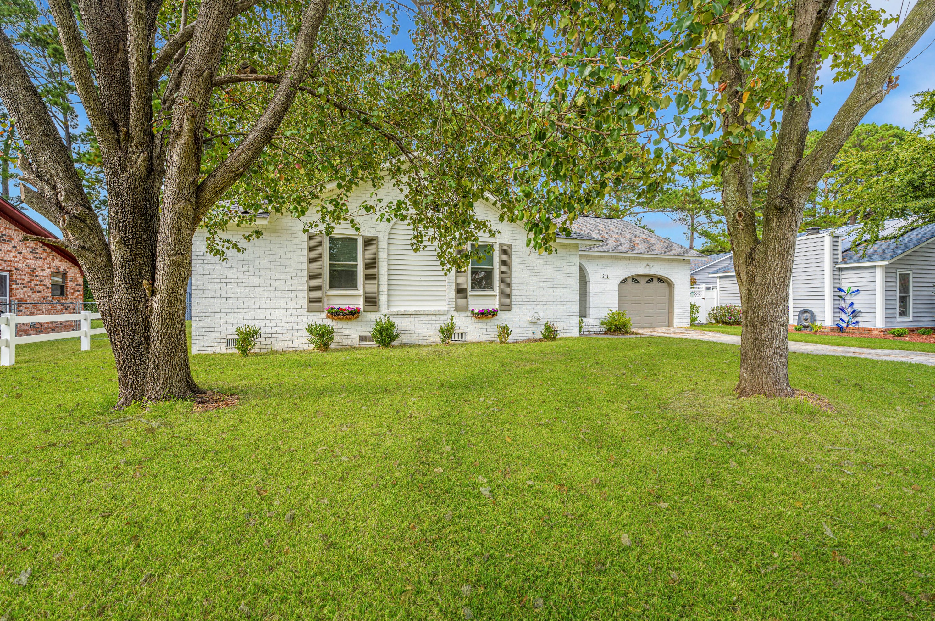 241 Foxborough Rd, Charleston SC  29445-2753 exterior