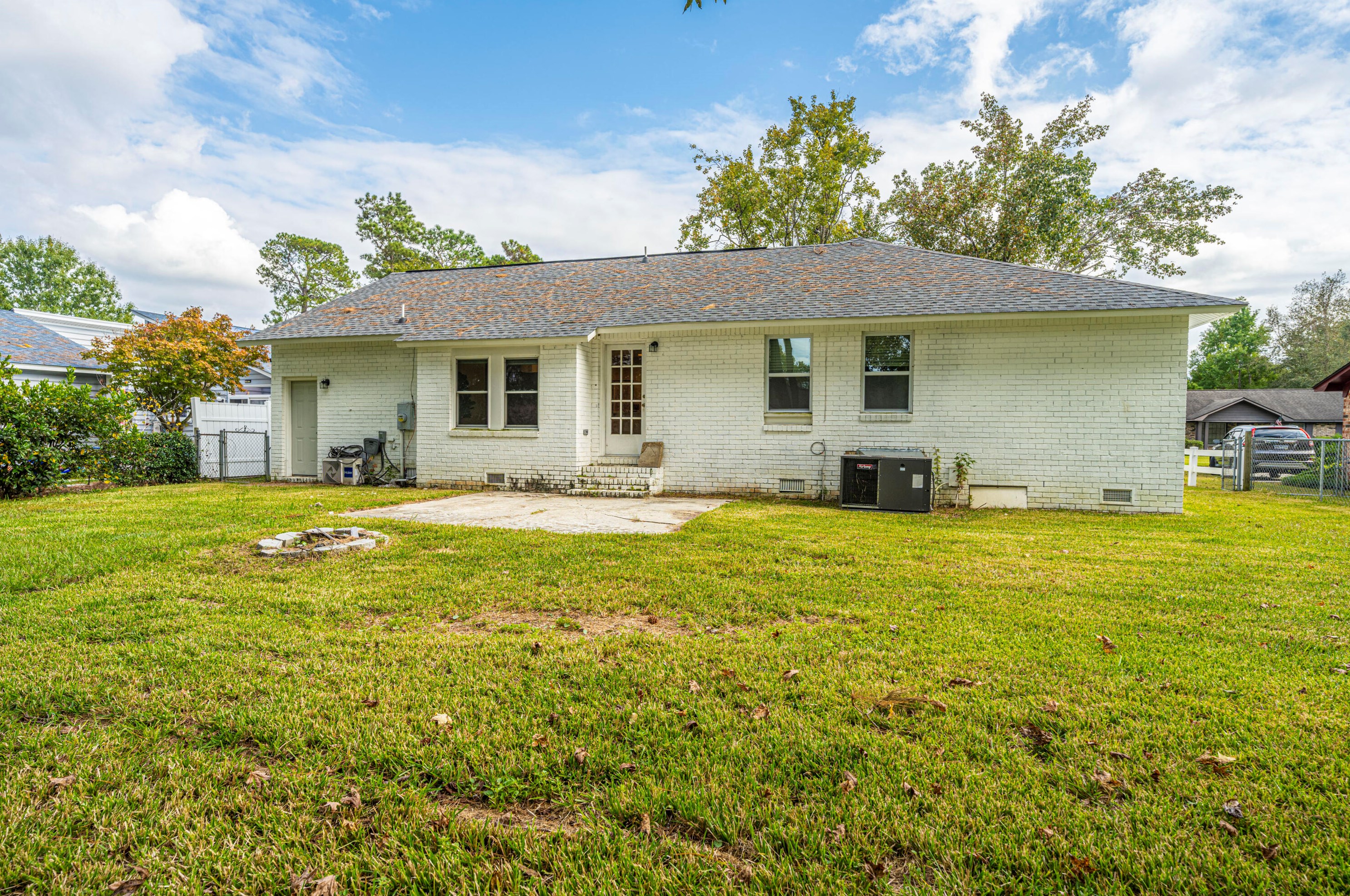 241 Foxborough Rd, Charleston SC  29445-2753 exterior