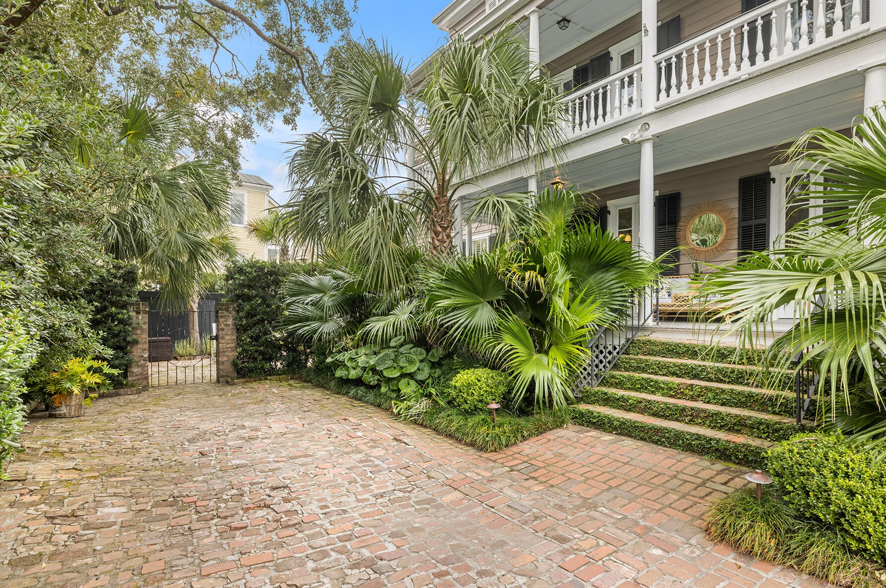106 Beaufain St, Charleston SC  29401-1728 exterior